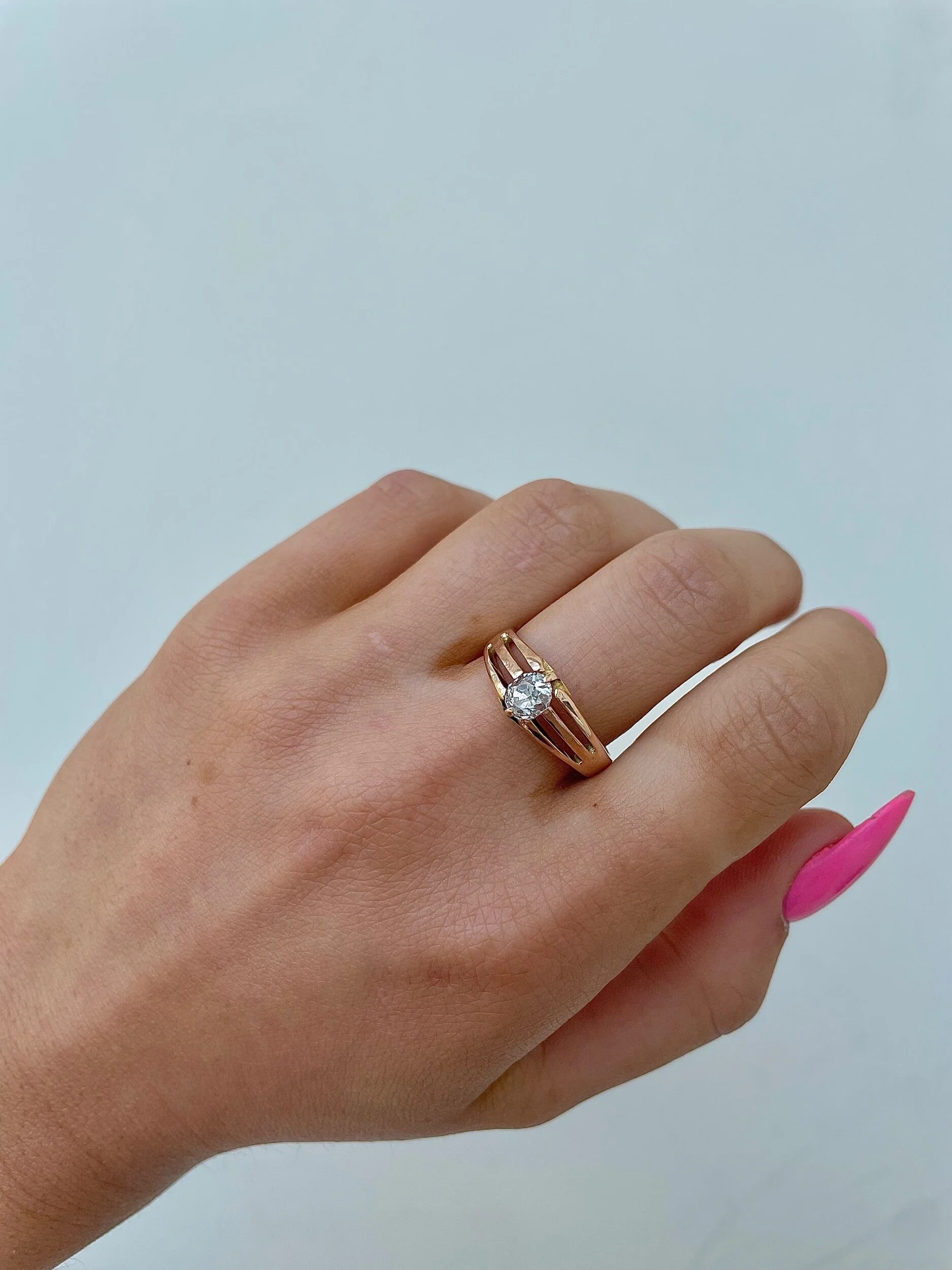 A06F75D7-8D53-40DF-8743-30827FED0766