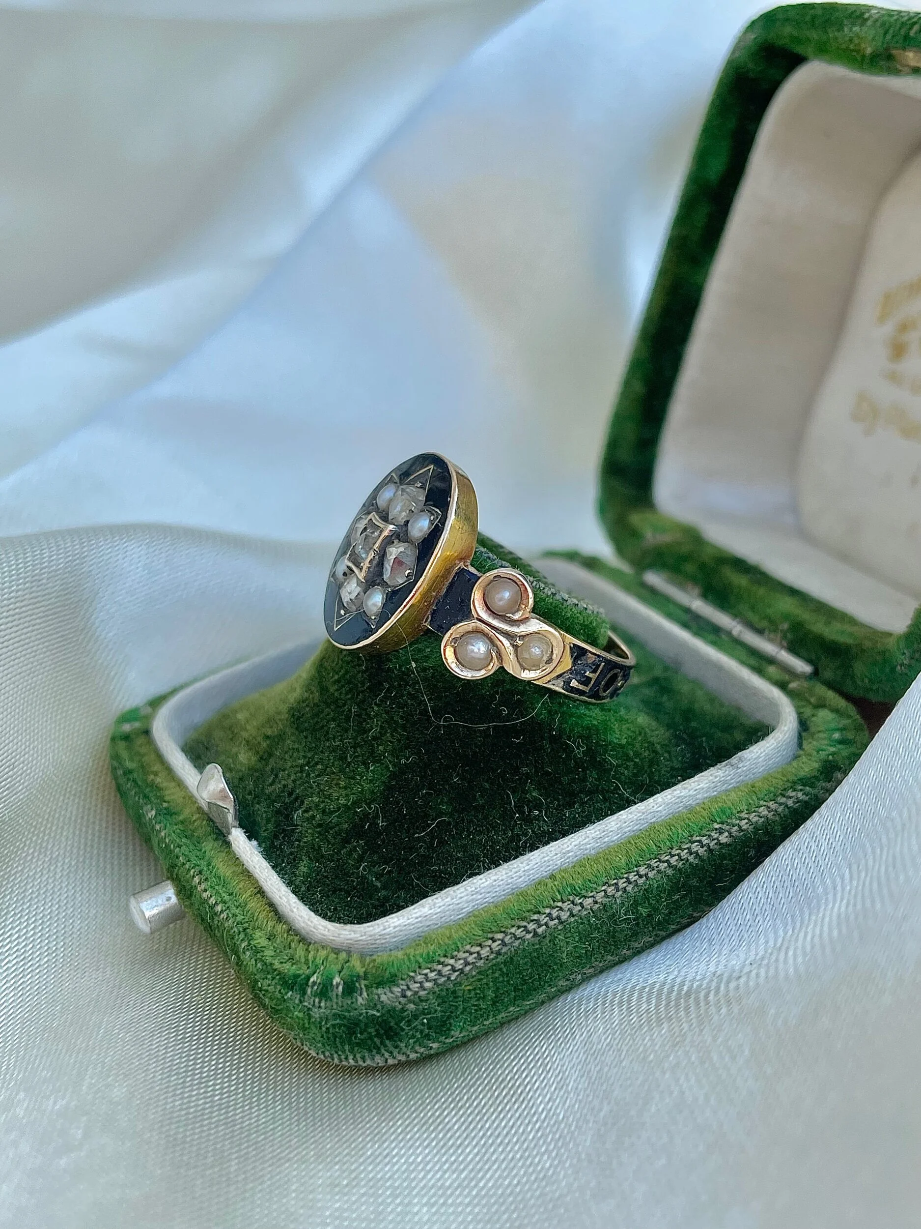 DF2741F5-587A-449E-BEF8-17158A1586A9