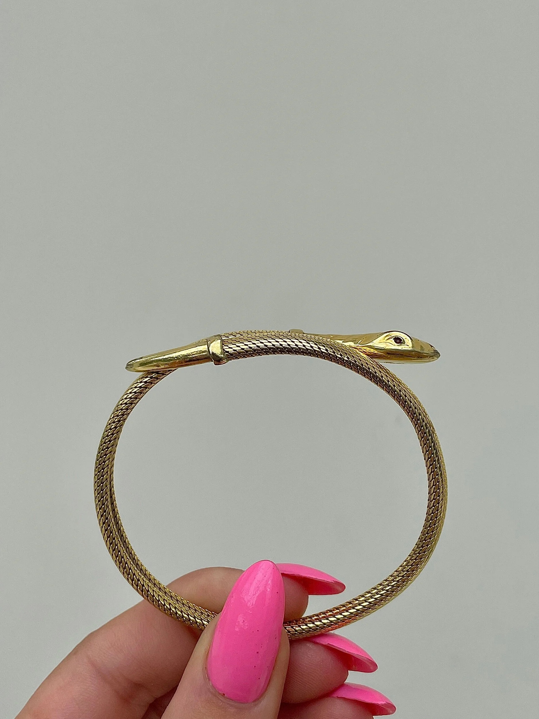 0B68FDBC-3798-4EE6-88D0-3E31FCDD792A