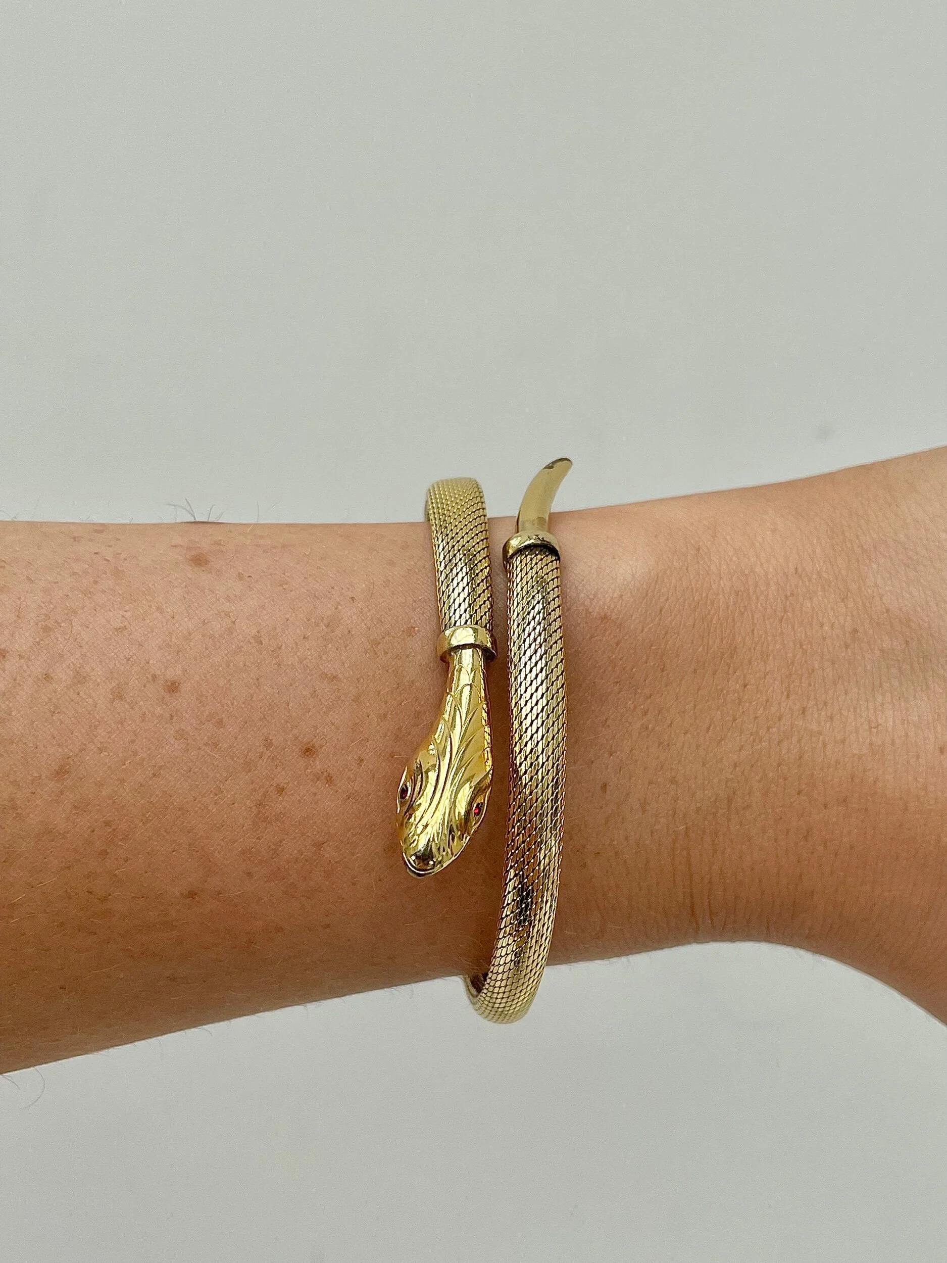 20616EC0-343E-4E6B-A289-1E2289BF319C