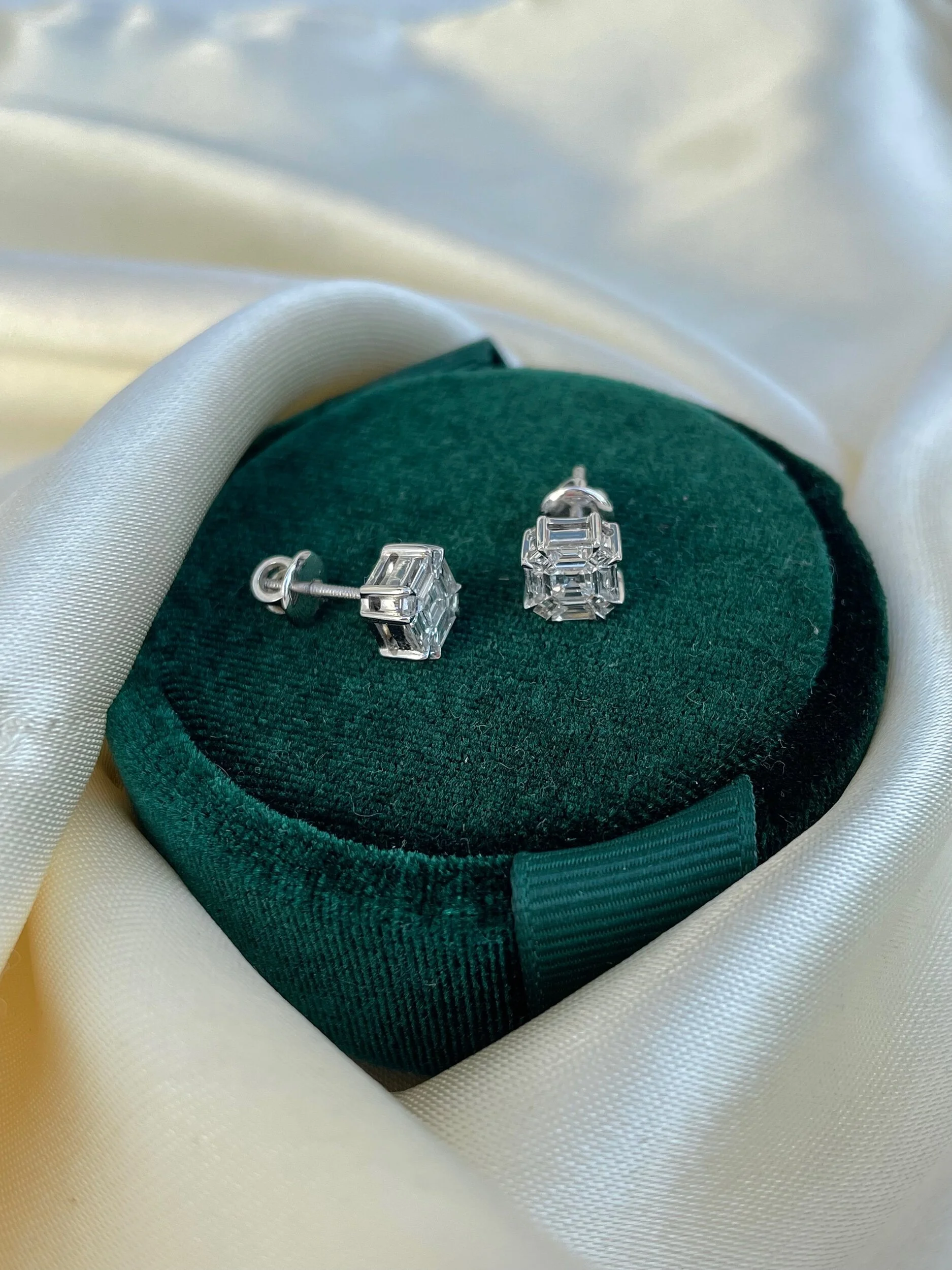 0D9879B1-0887-41D9-A8F1-5198F98F1D8D