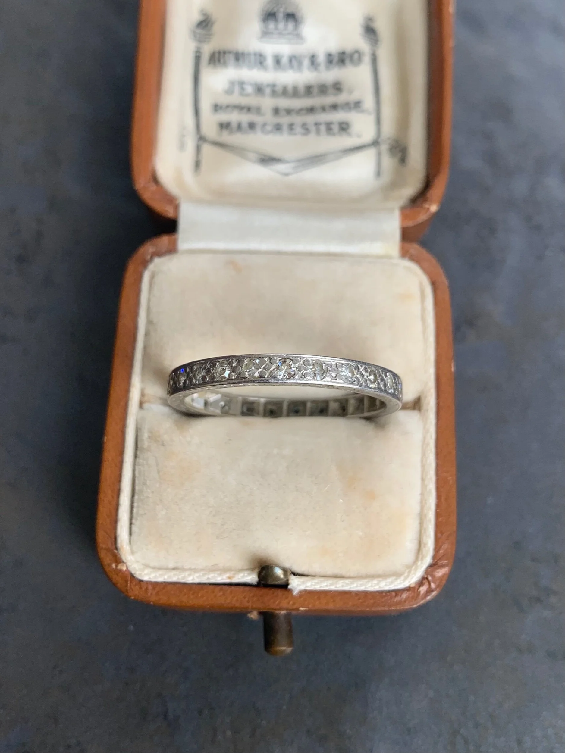 E90B8CAC-3FD7-438B-B1A1-89C8BFBD61E8