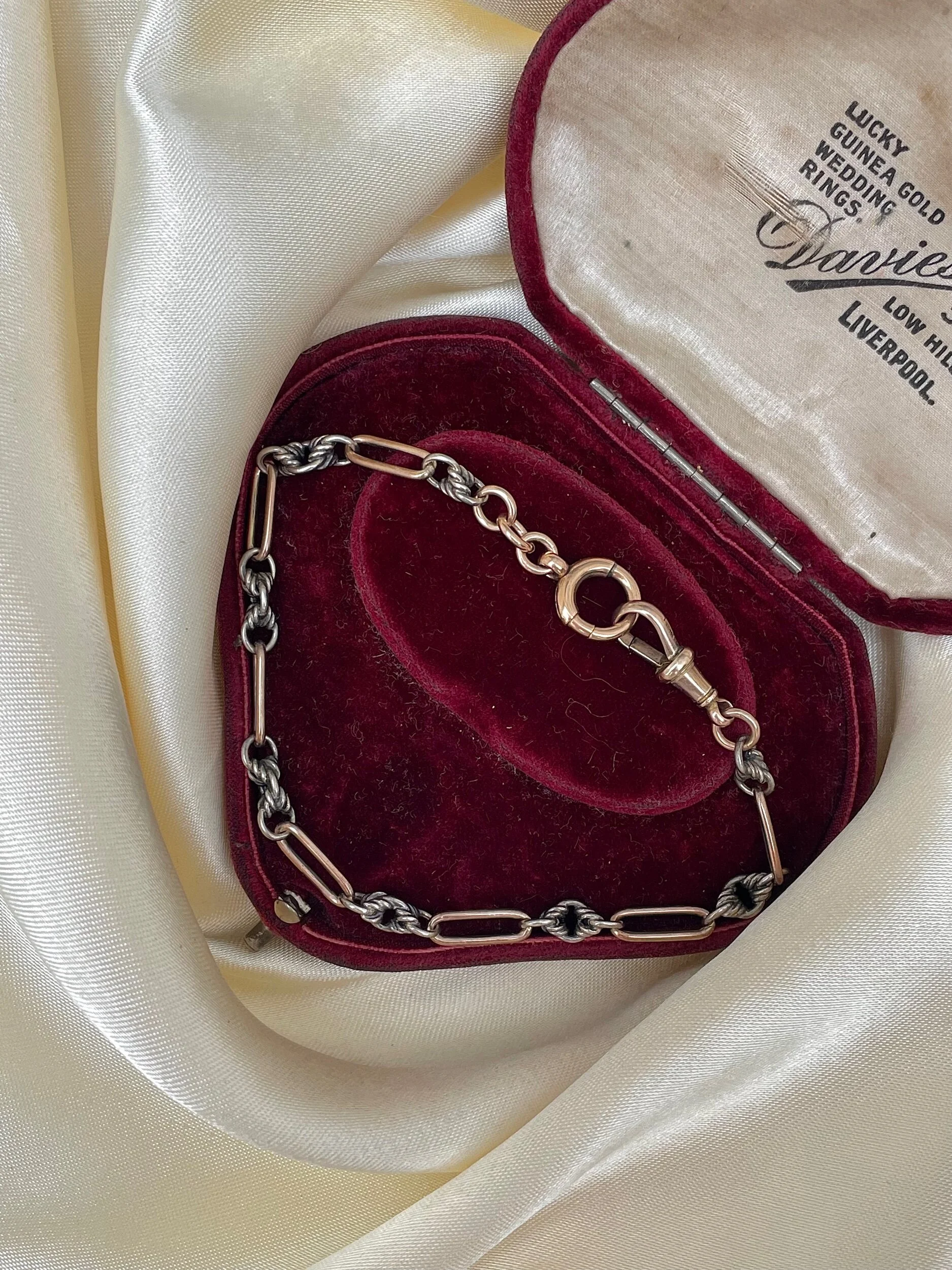 BACEBF3E-2D46-49F5-9B12-AE2881758E81