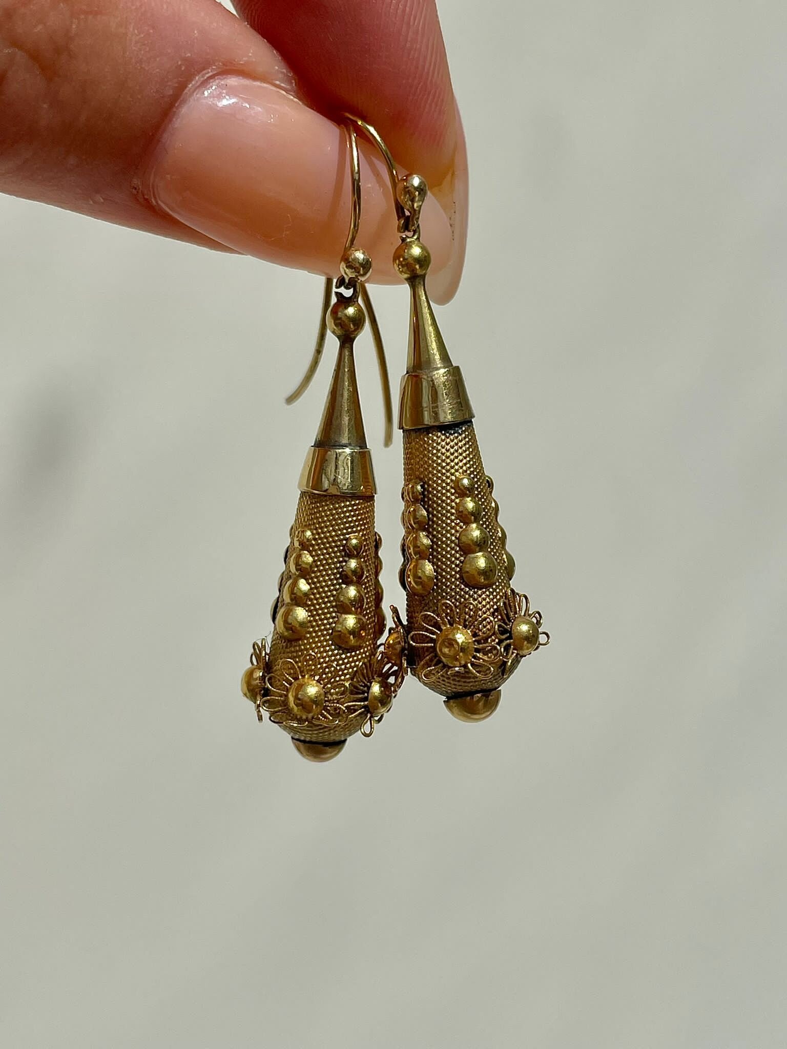 B7406BA2-E437-4DC9-A051-48BA76937B3C