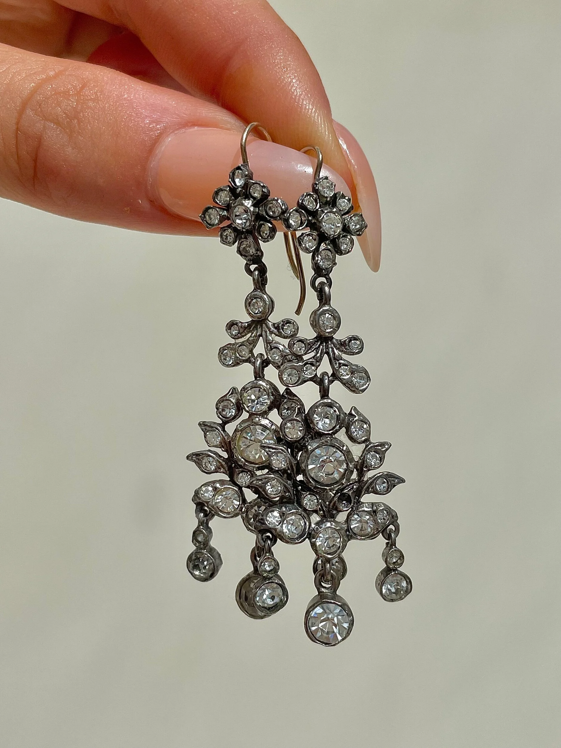 FCDF97F4-9610-4D48-ABF3-BBFAEC358B6F