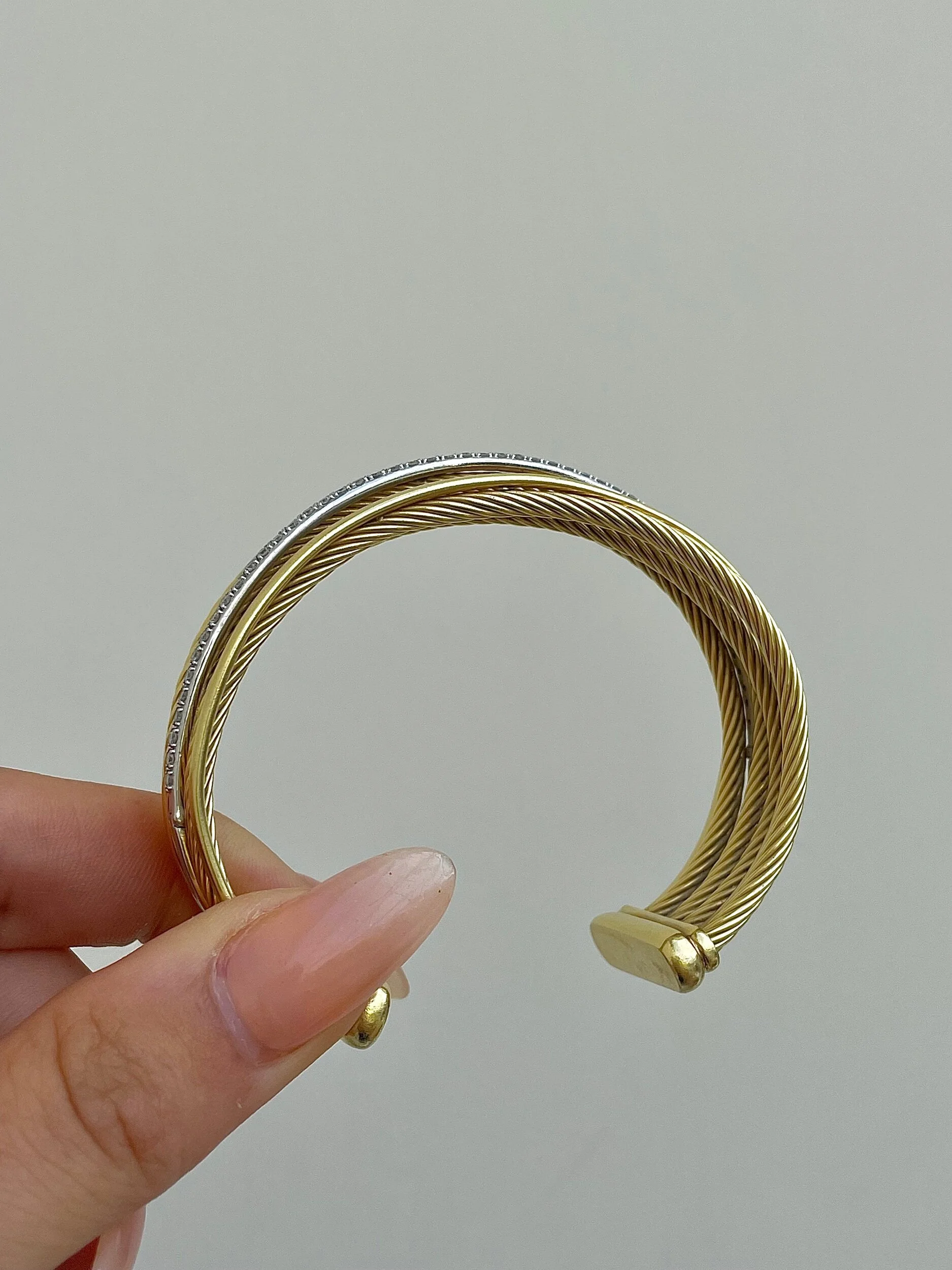 0426E06B-1F65-4C54-BCB2-0430CAF08D92