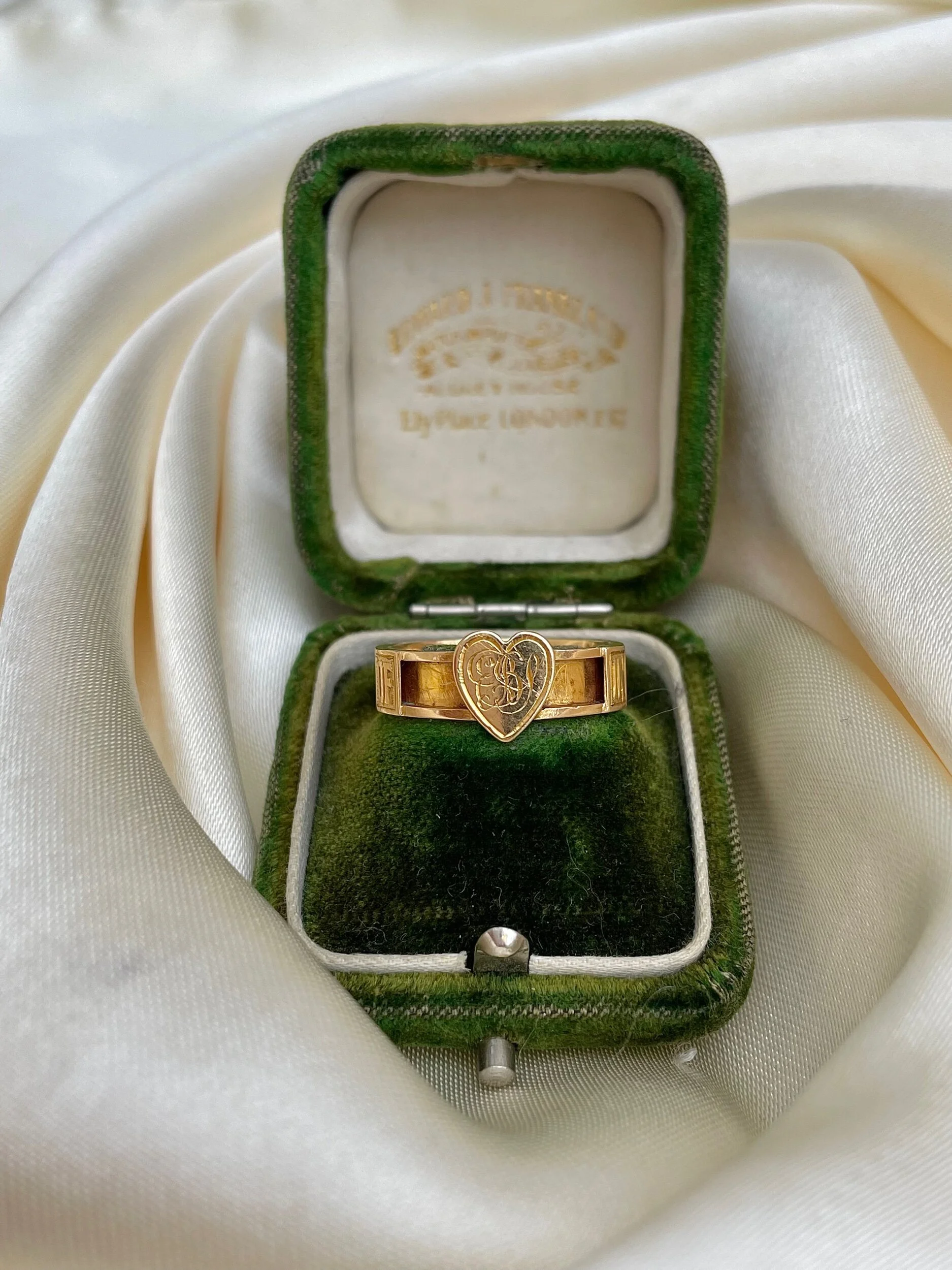 E8219811-BEC3-4637-BE5A-27B9A0ABAD43