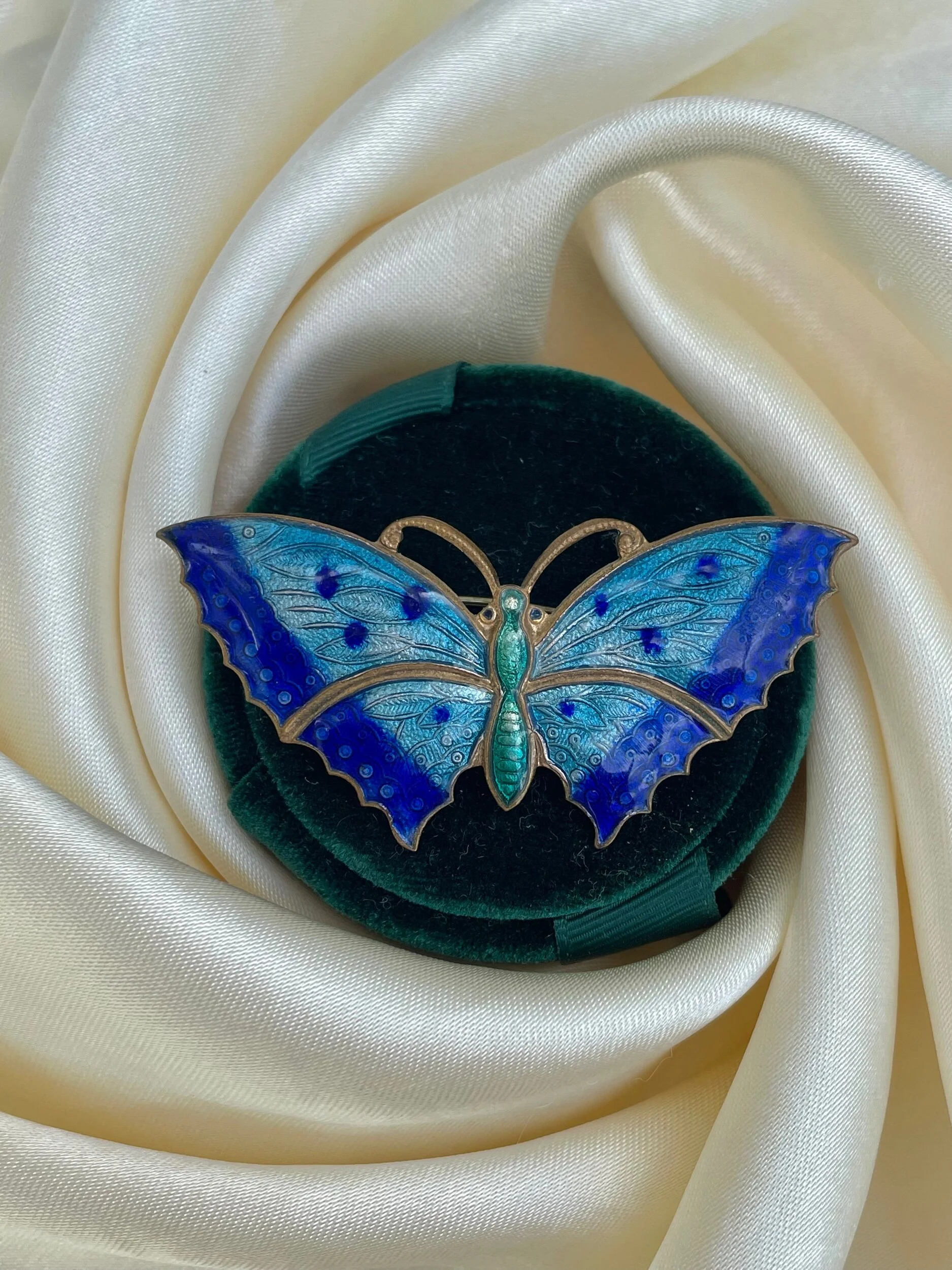 DFB72044-C2EA-43CF-967A-B2F1F1C6F238