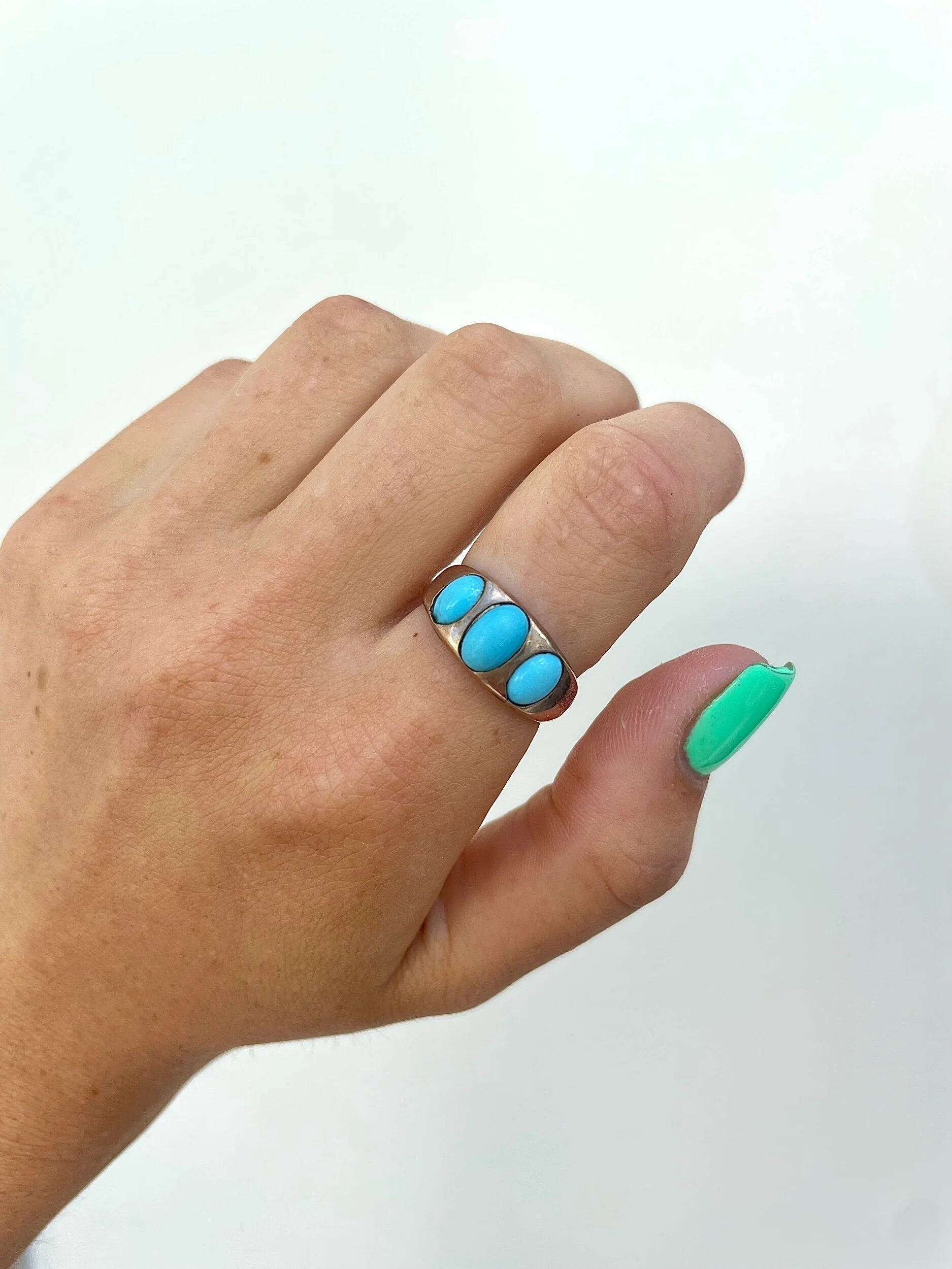 EC6F4A9B-2F33-4A44-A77A-EA44AFFDFE9E