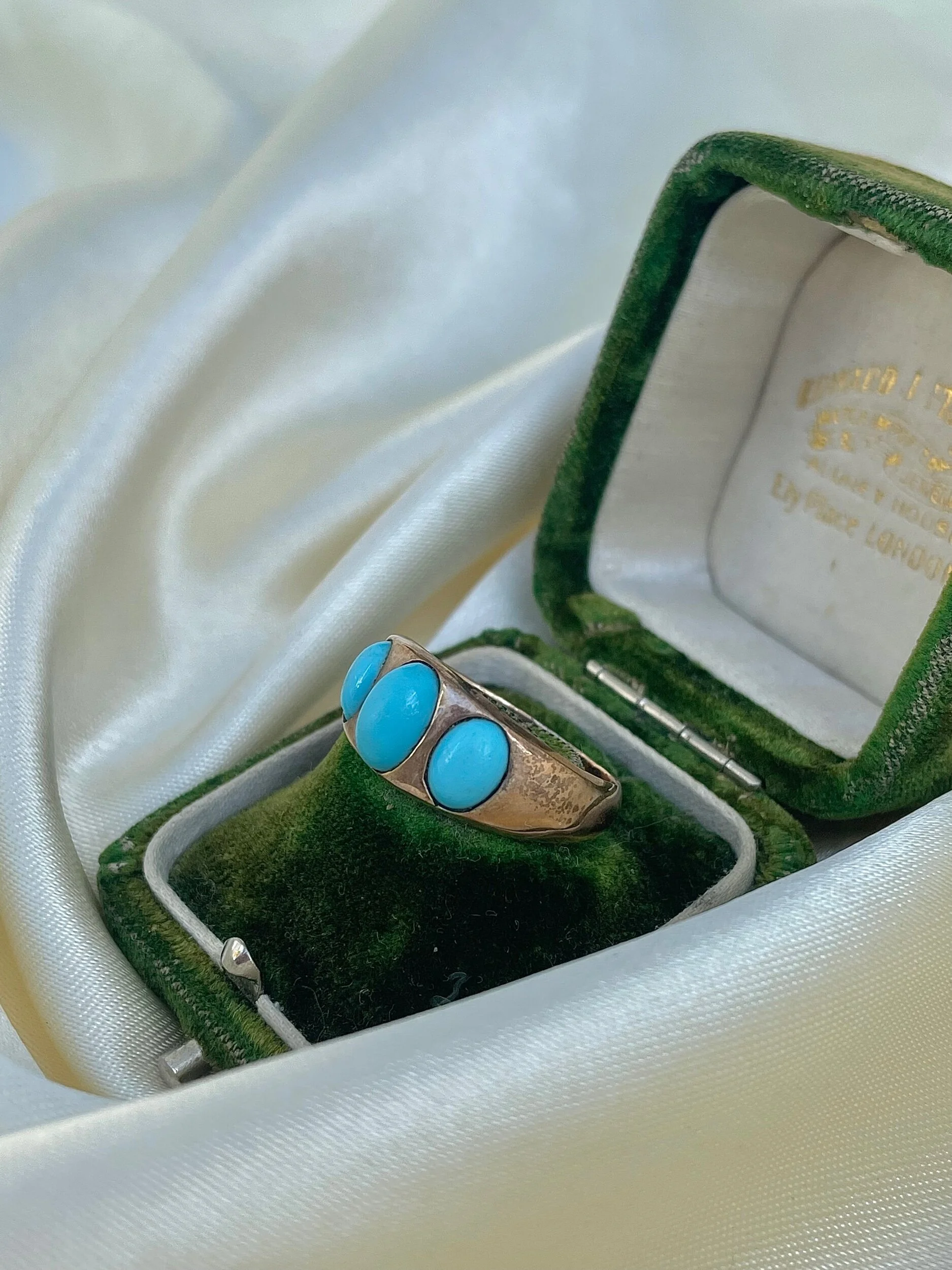 5E600649-0403-4226-9797-73E8024577F8