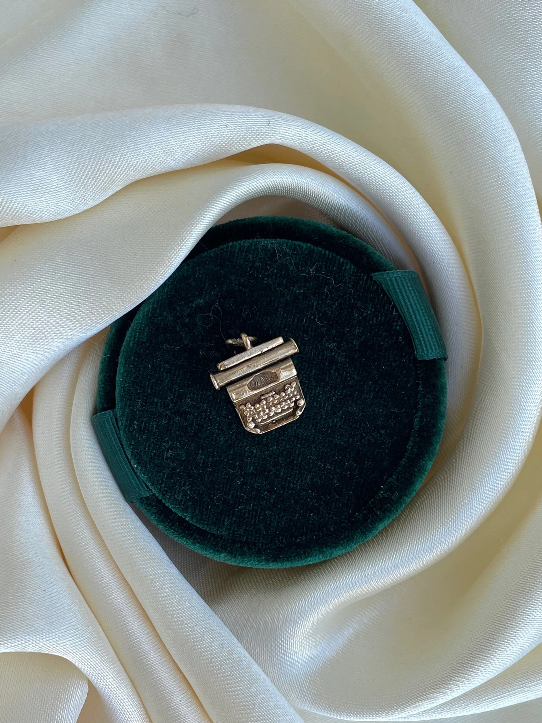 95DA77D8-703F-4904-87D9-57ED616AD956