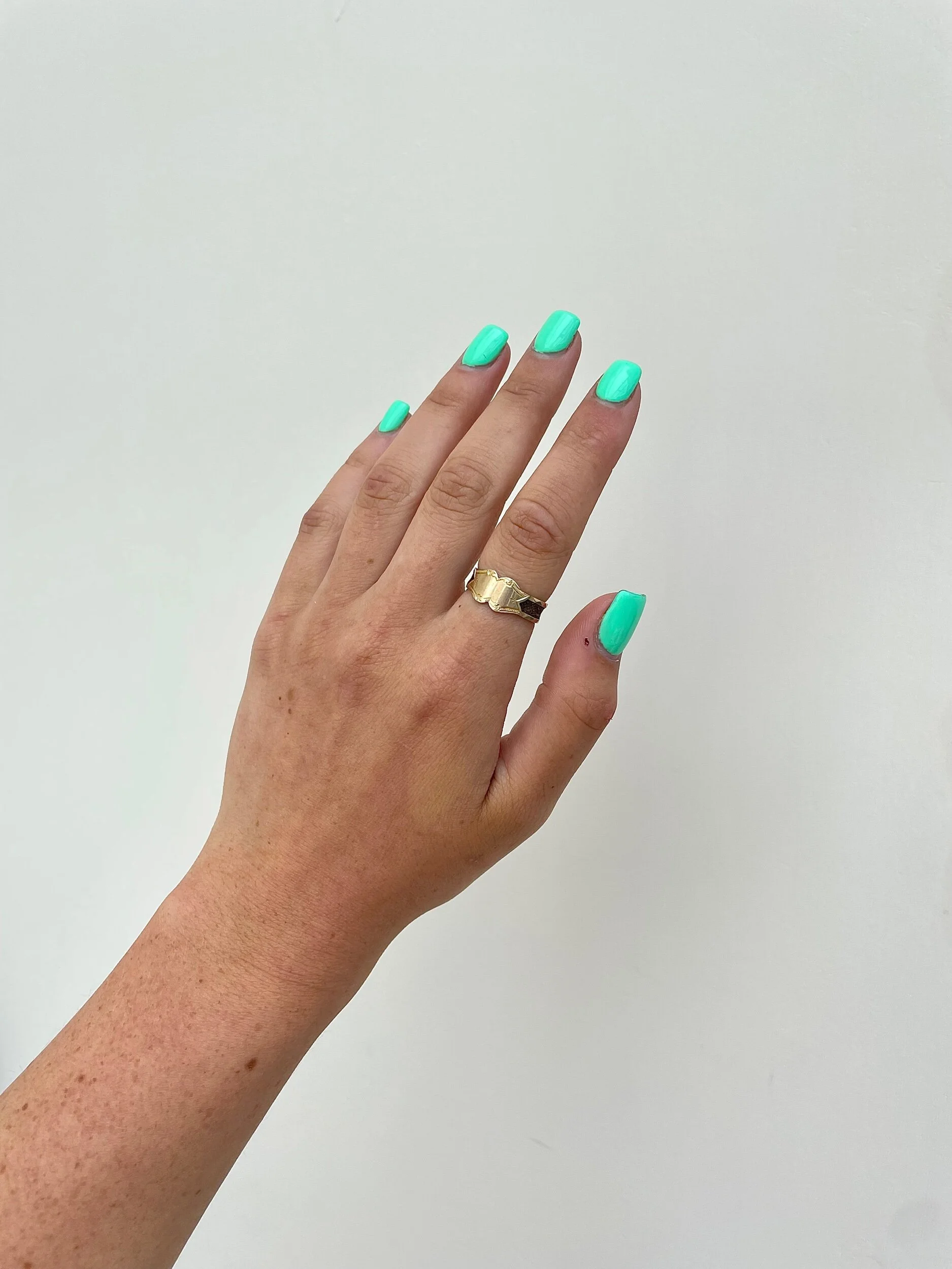 06E50D98-6AED-4DCF-9D9B-F837130B49BB