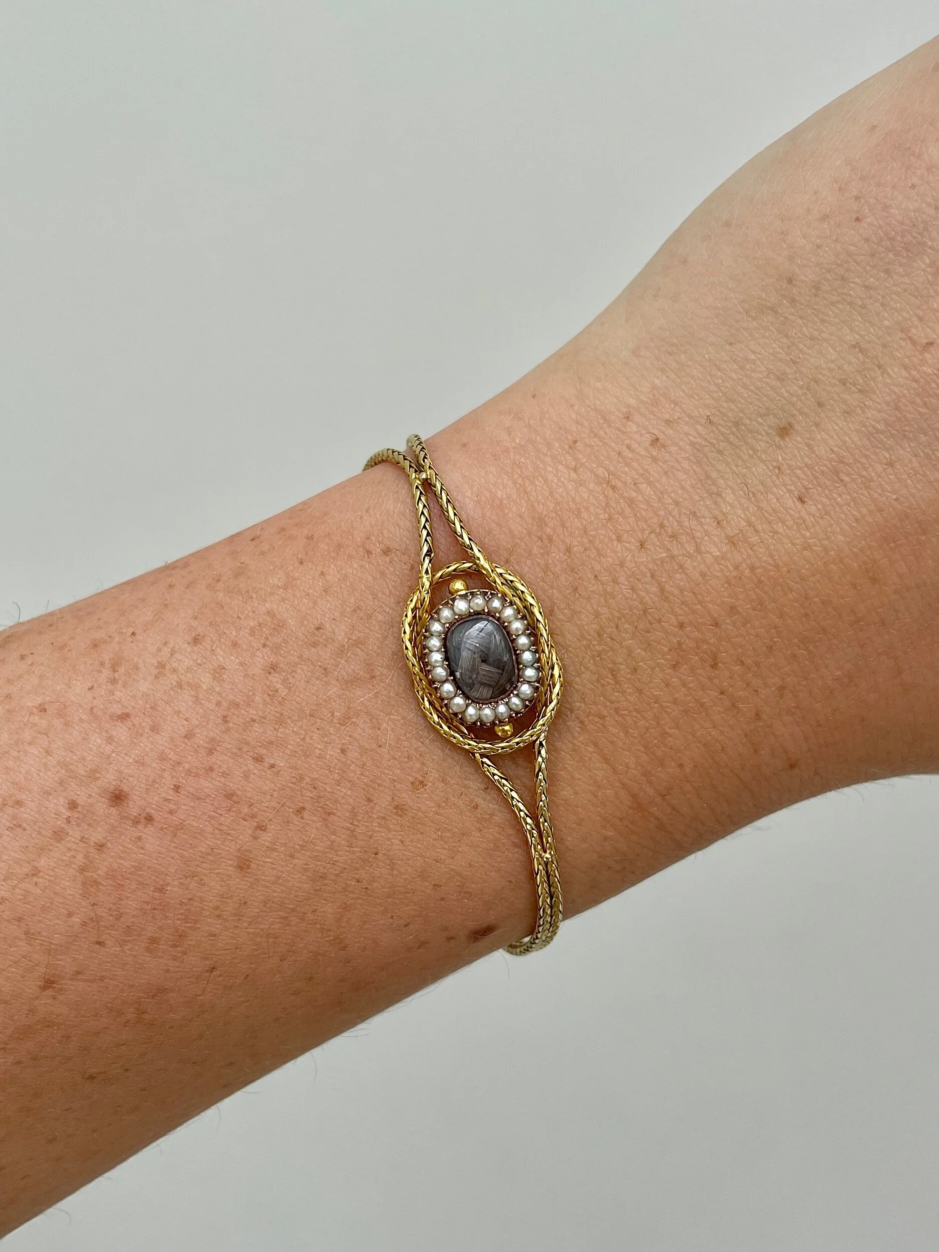 1811A7B9-12F1-4C63-8F5C-A53D9A178B15