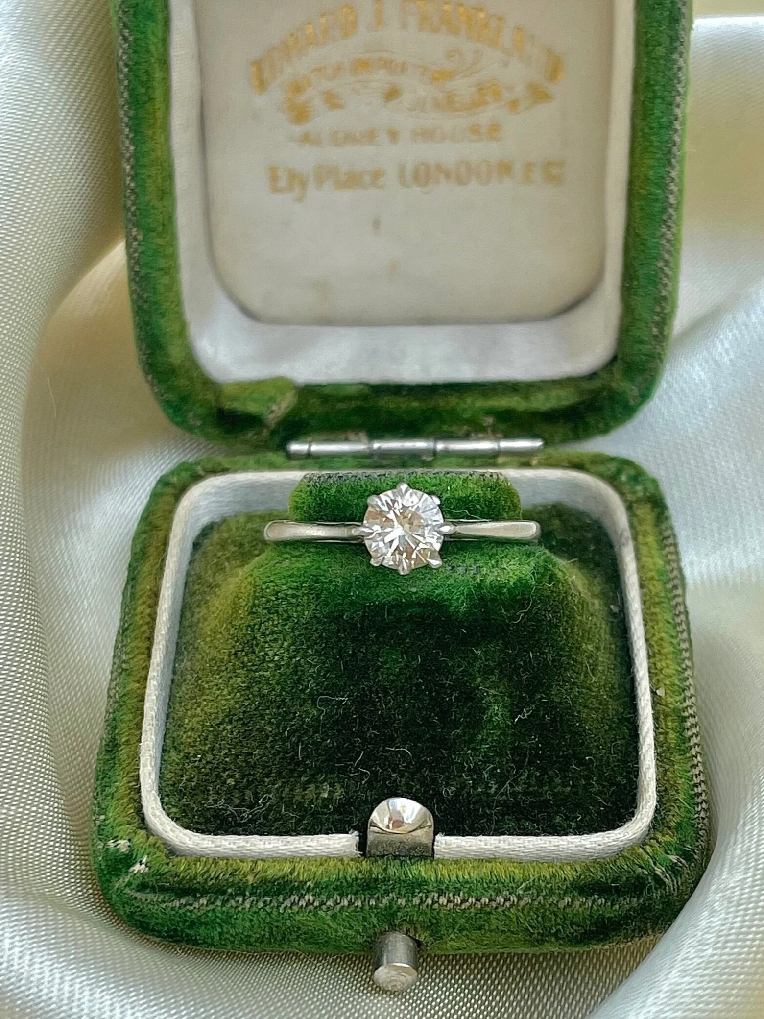 28604708-0DB2-4321-B06E-C8D07D3B9CF8