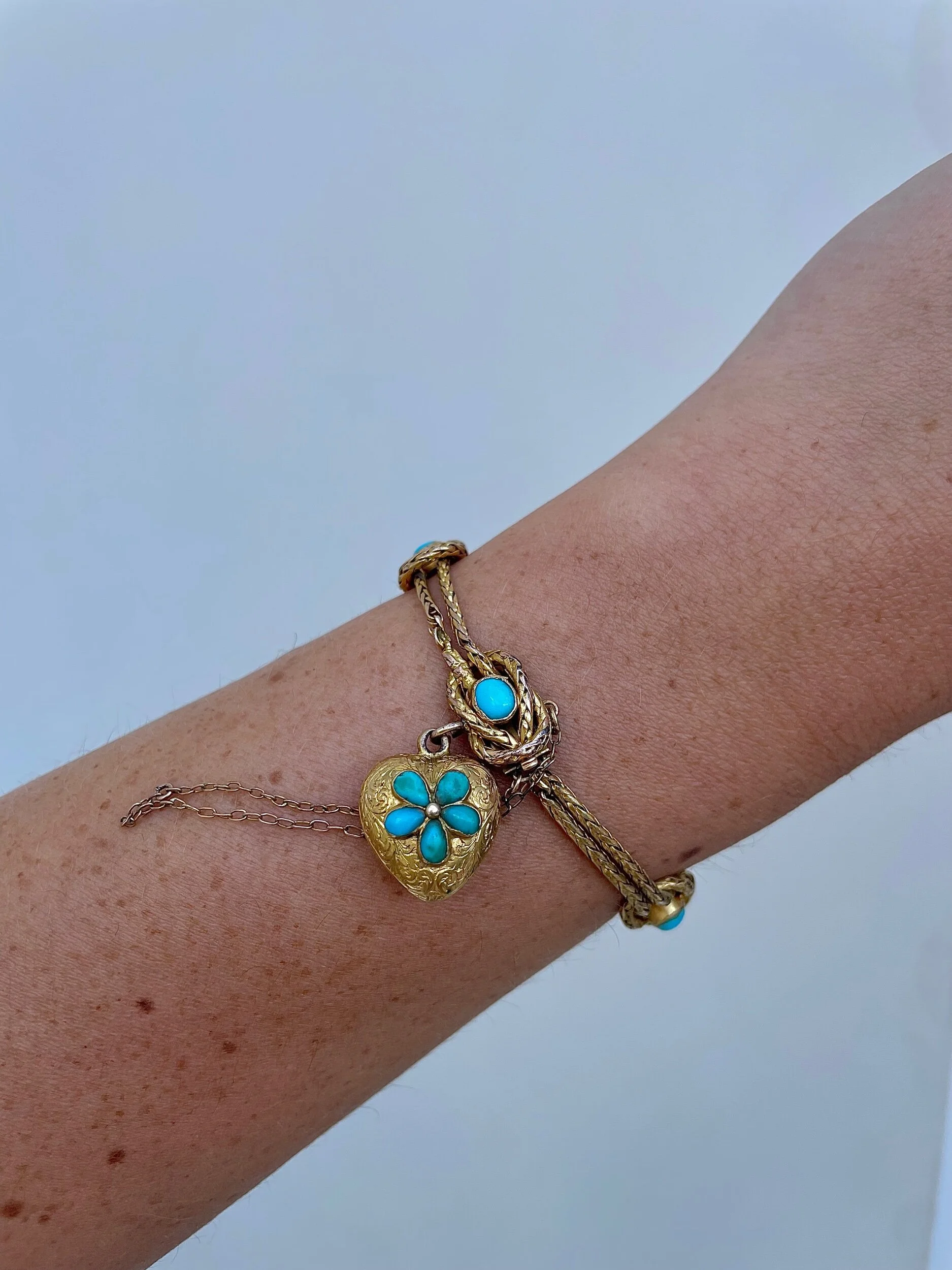 7A751B72-92C7-46A2-BD97-BA486201068D