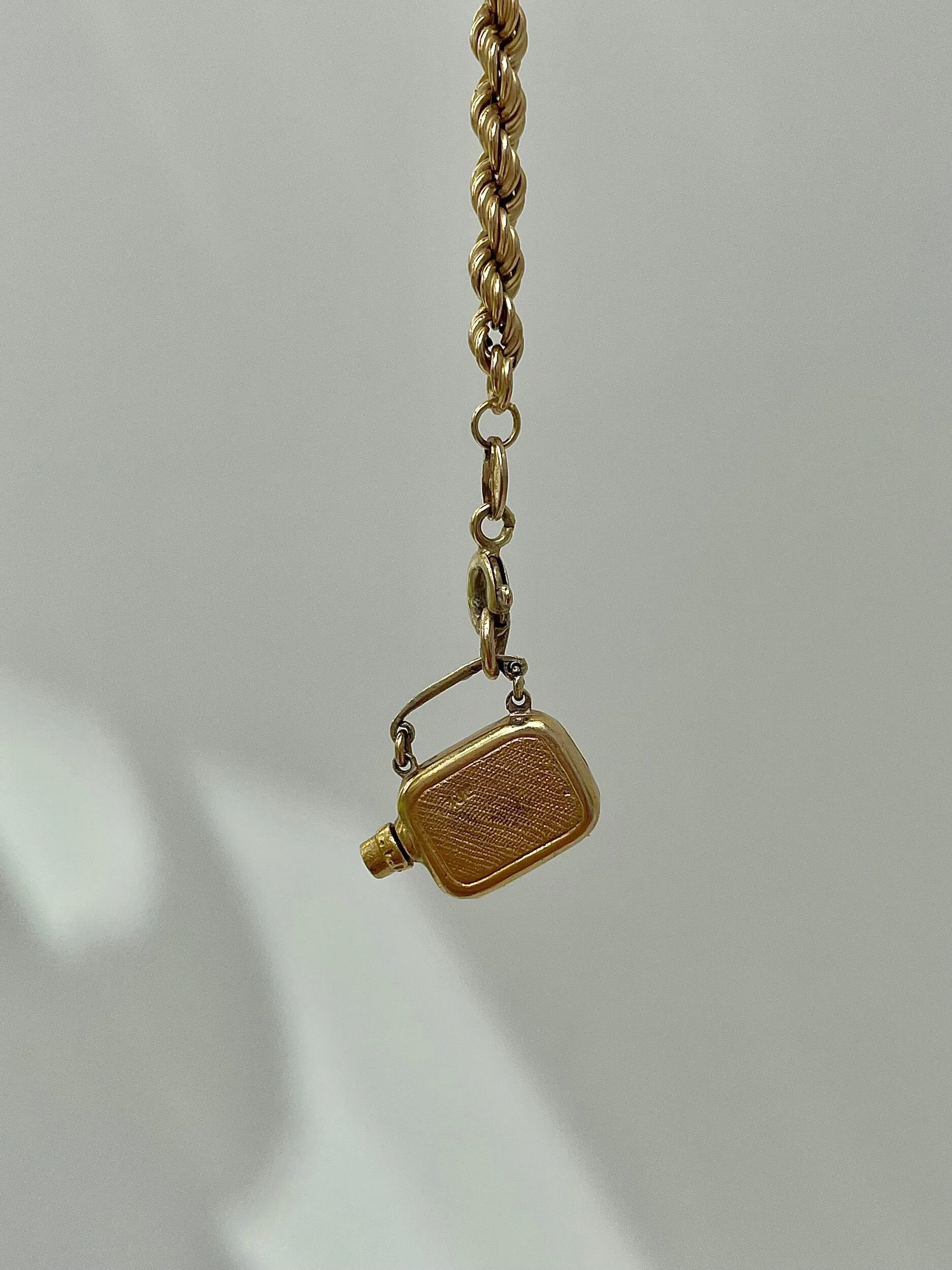 AD760F7F-E8E5-44BF-A184-94F5D1062CF0