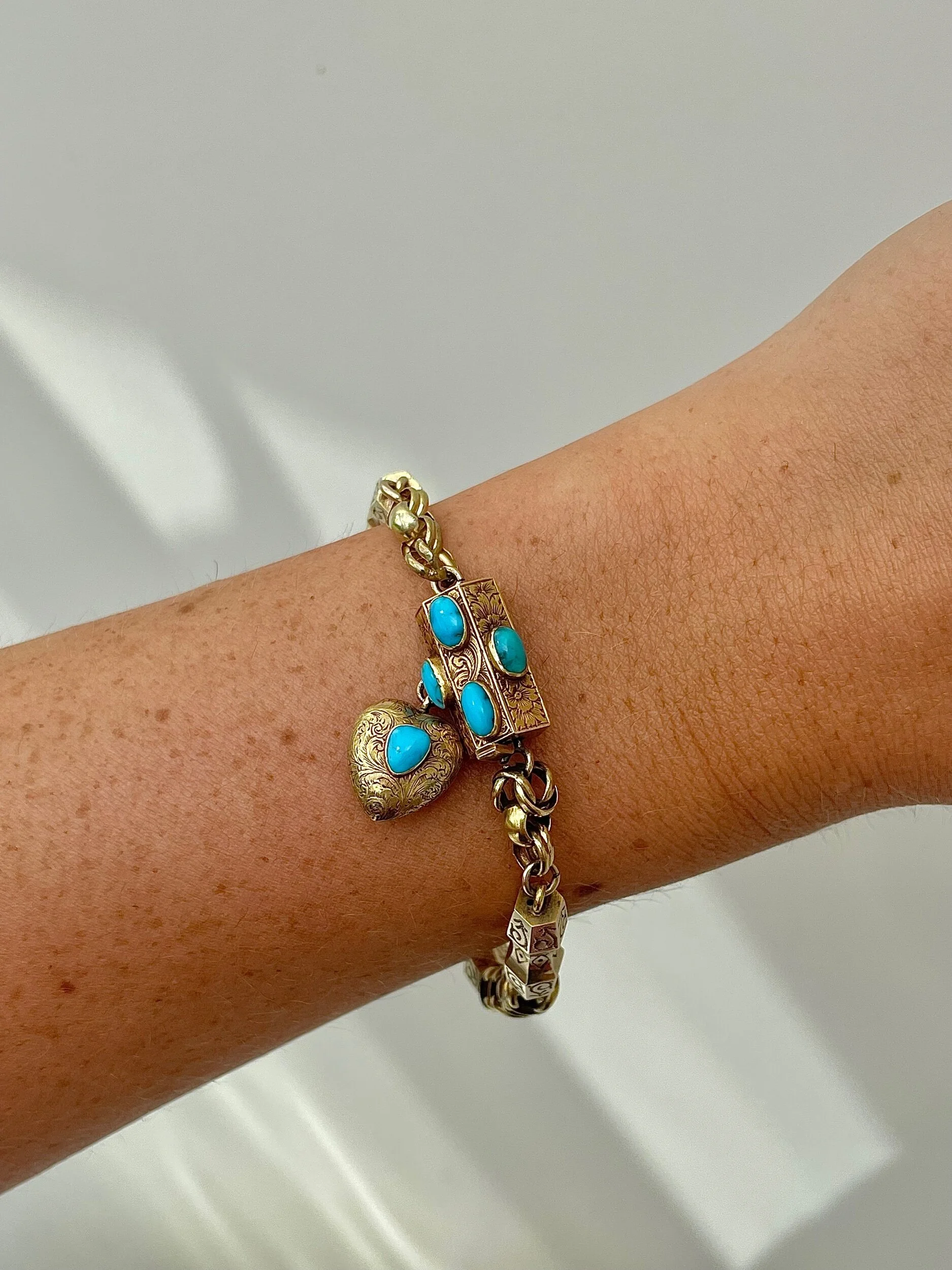 CACD789D-45DF-4890-A189-D0627975254A