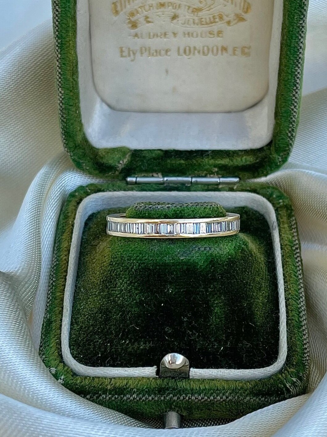 4C746E1F-FFF3-408E-A591-881A4E02E212