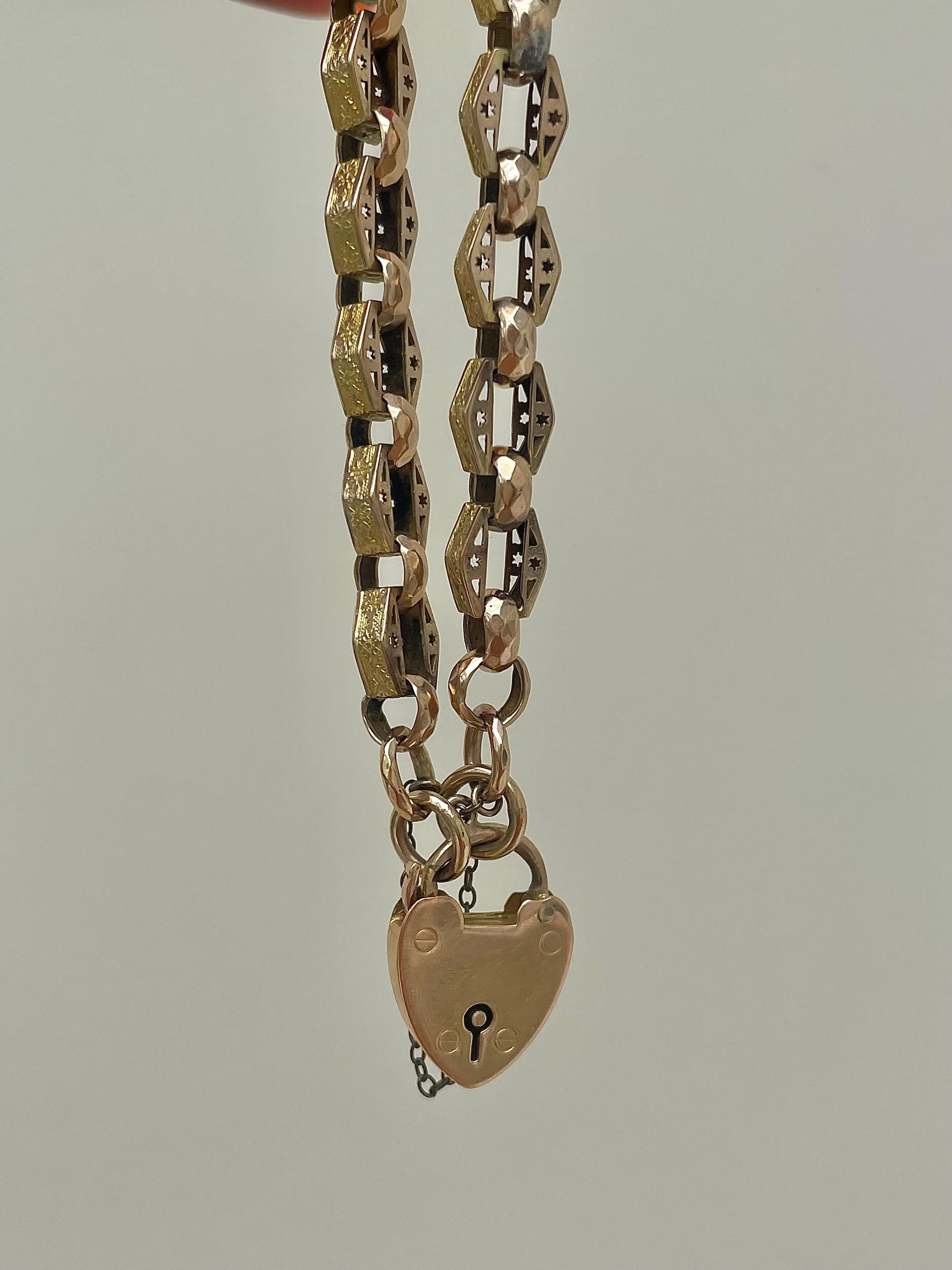 53003D7A-C385-4749-893B-BAE0B7682E59