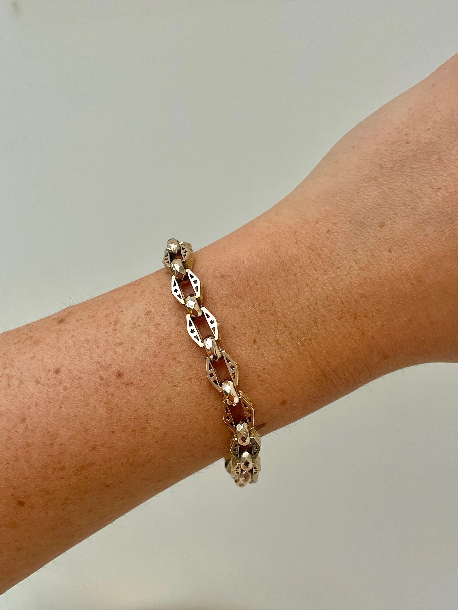 334EE0DE-BD2B-4BDD-AAE4-1CE9CE4F3620