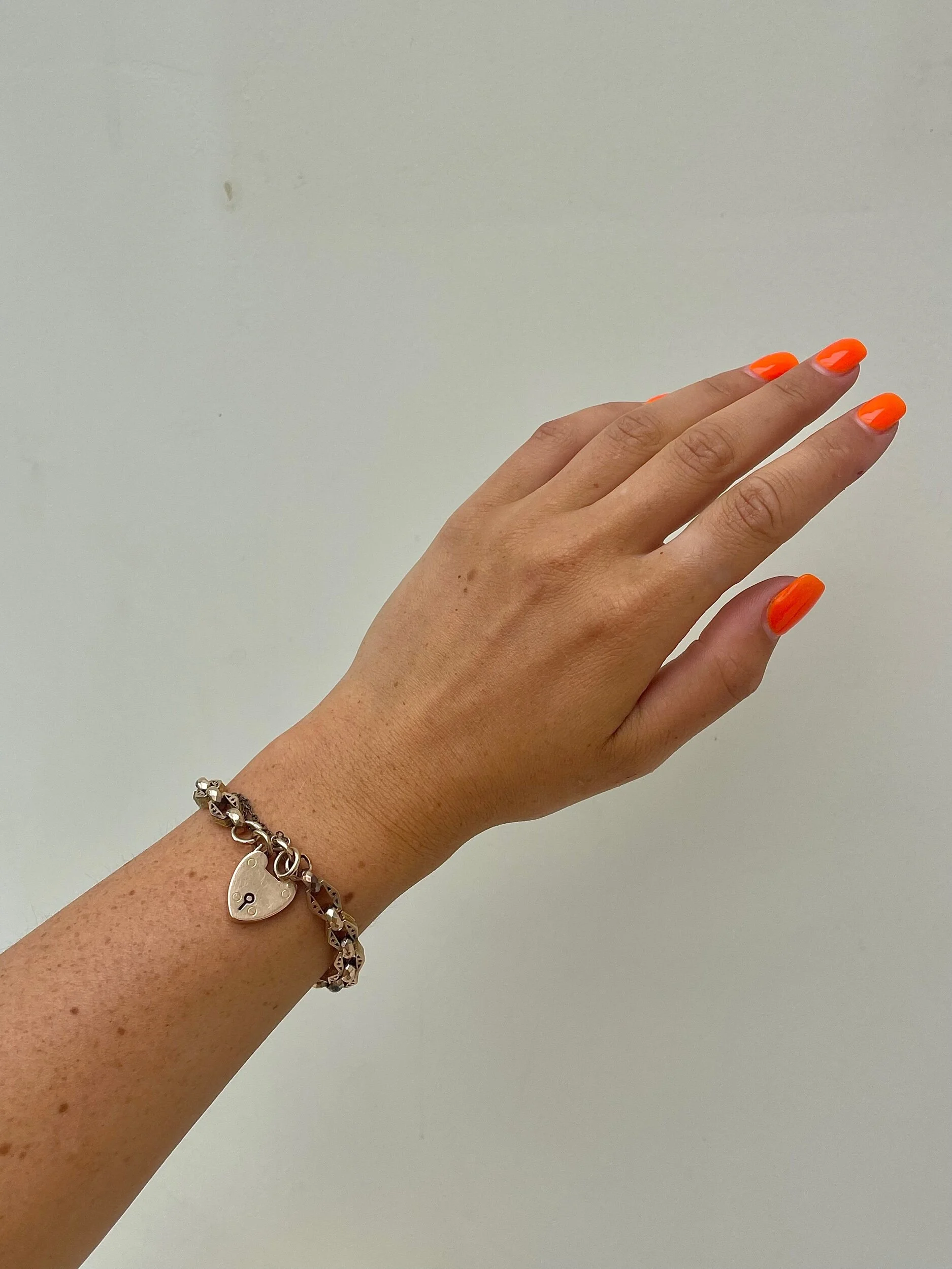 3D4425ED-DFDC-4BF0-A733-0D05D8383EE3