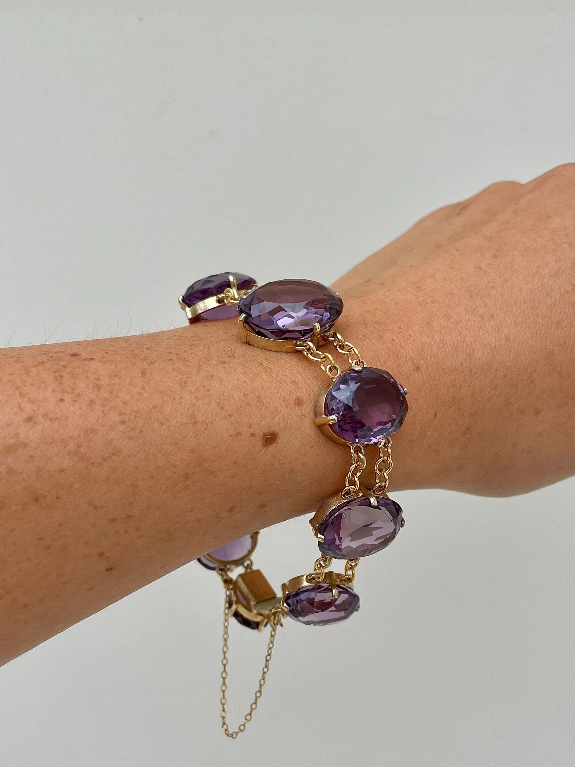 4E549974-AE61-4BC4-981D-A7048354DF0C