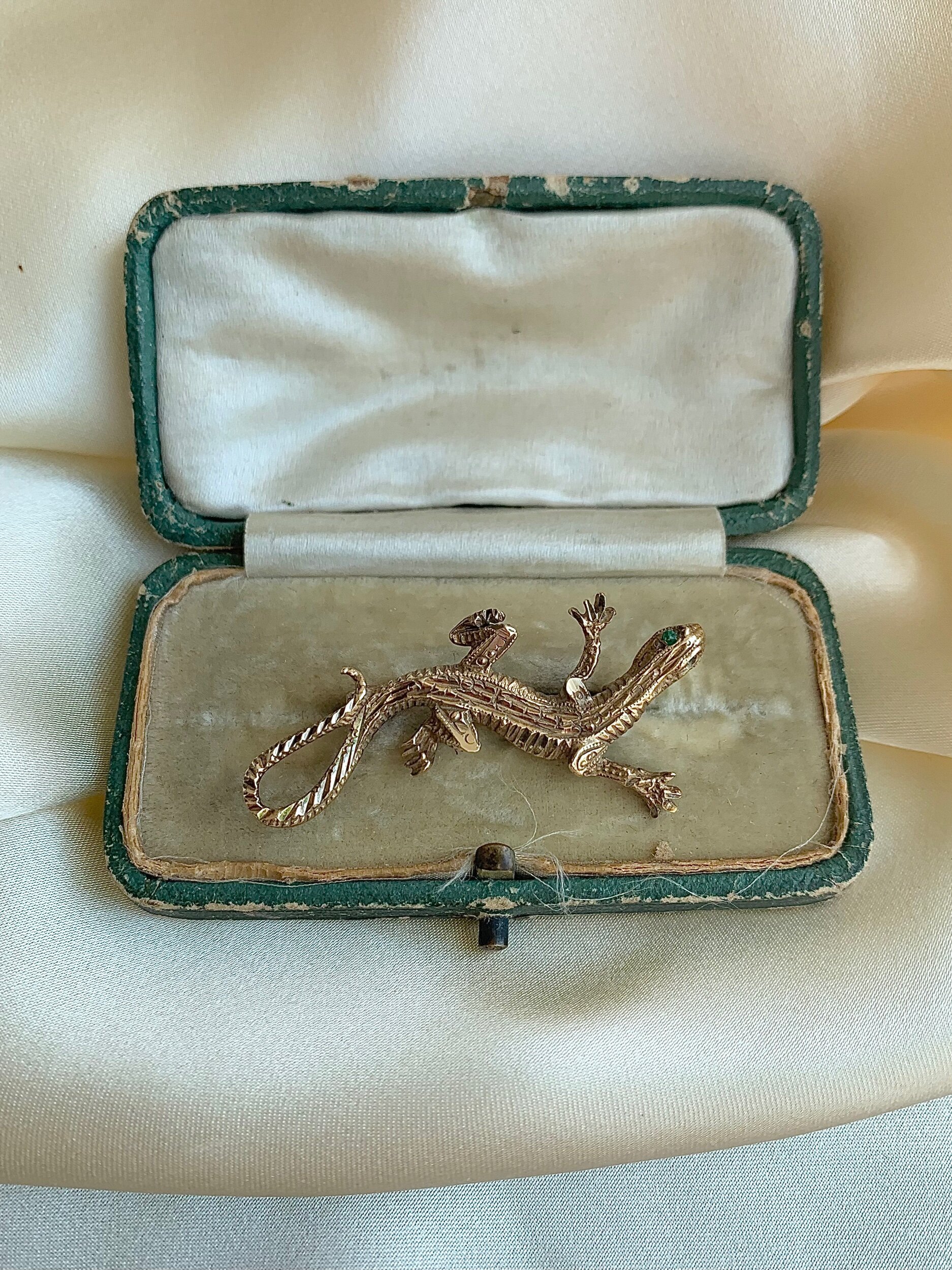 26771F81-FBB9-4D76-86A5-F0728305A5F9