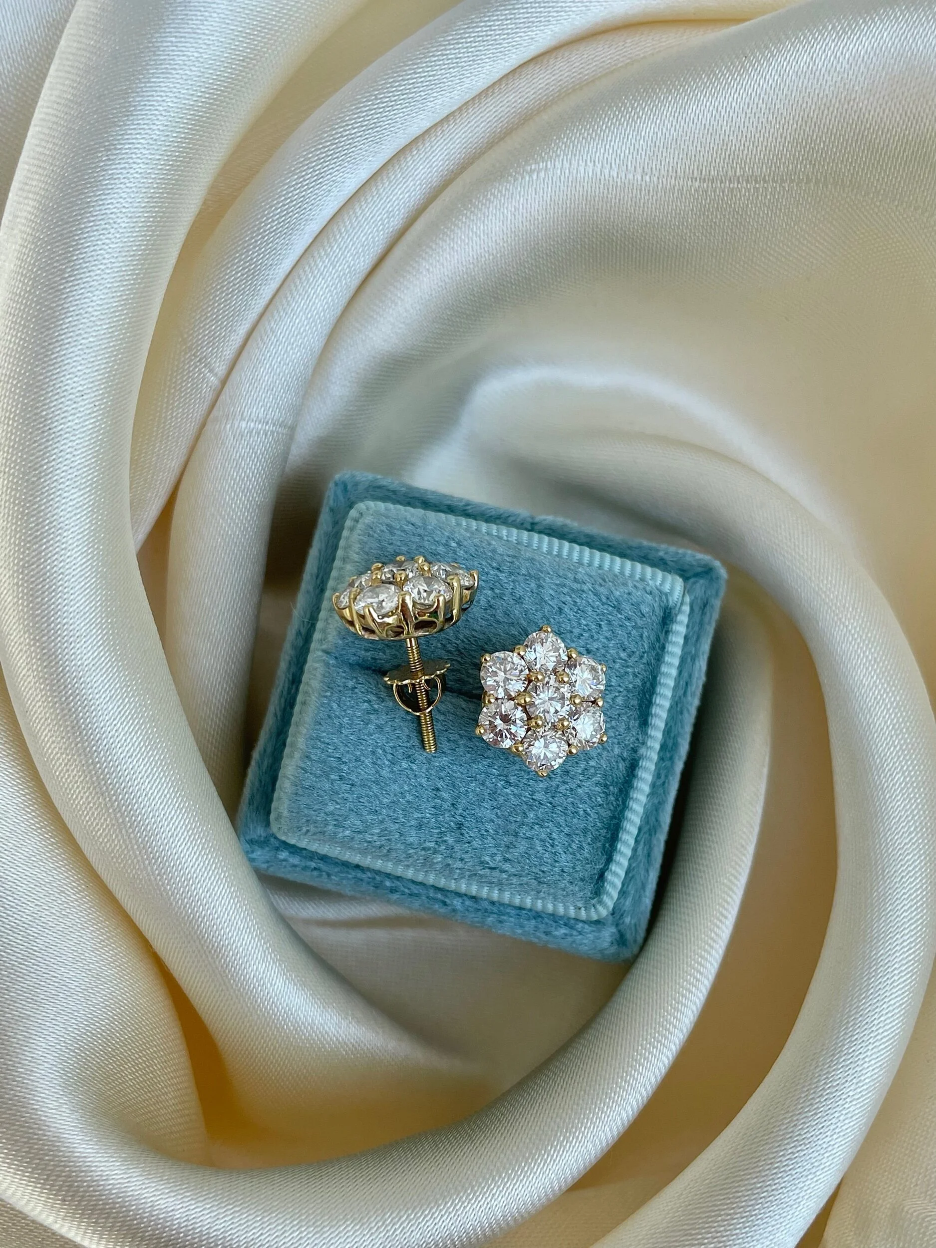 D778E052-7029-43F4-9225-5DF2DBF7700E