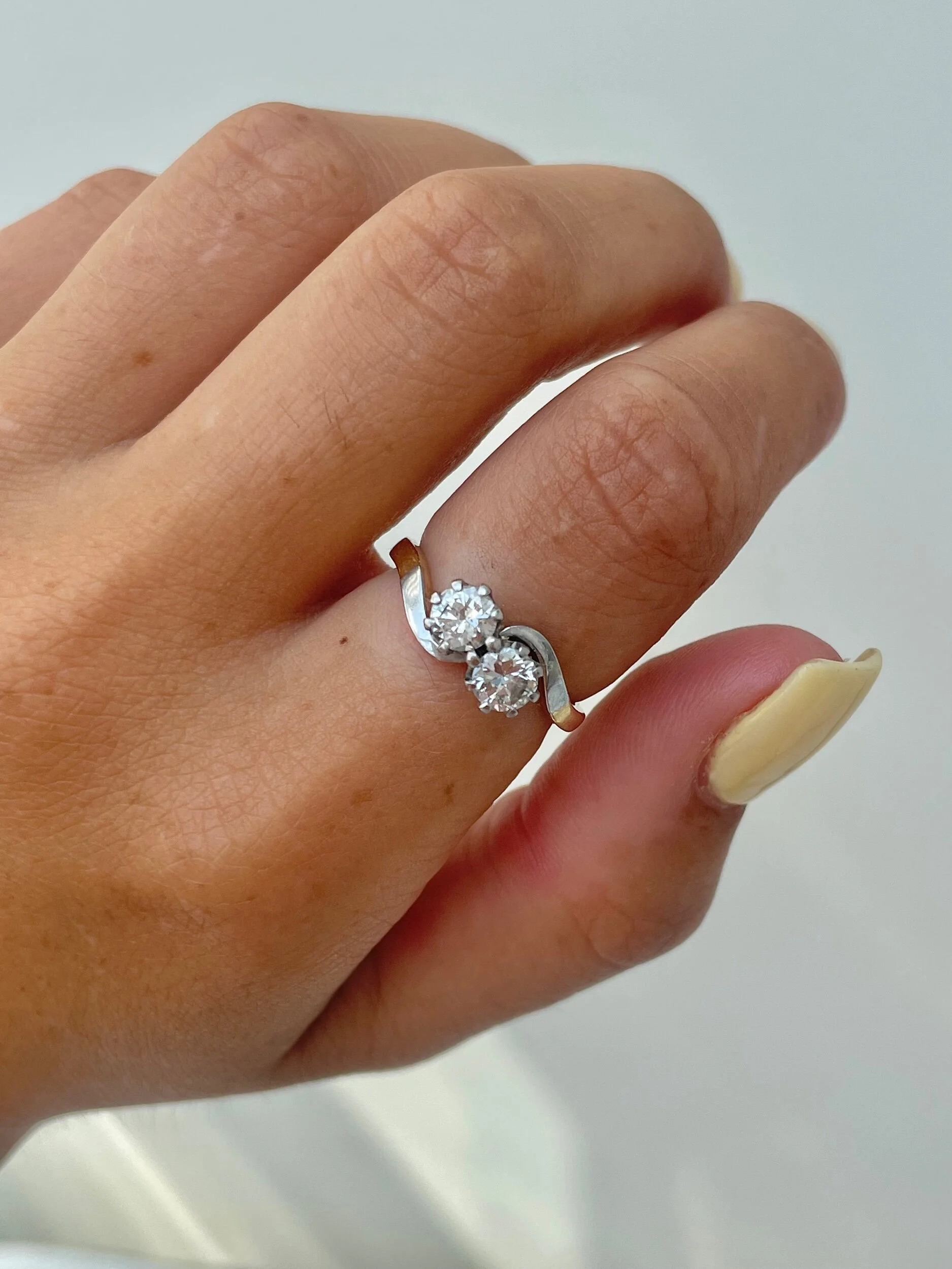 9FD6121F-CE5C-4B7C-A732-233E401D4829