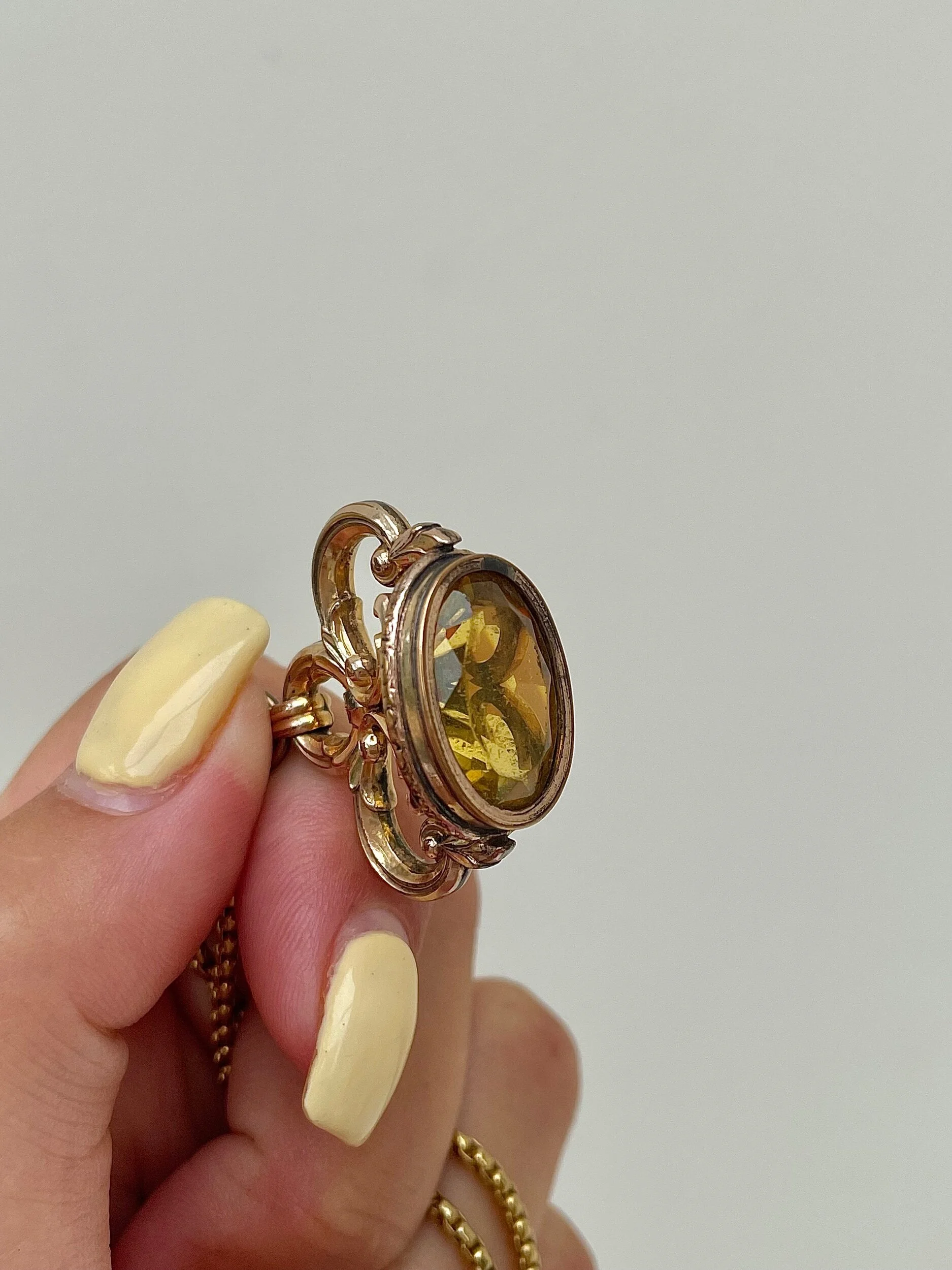 F9A7C3A3-C854-44DD-9345-57D49FE52D5B