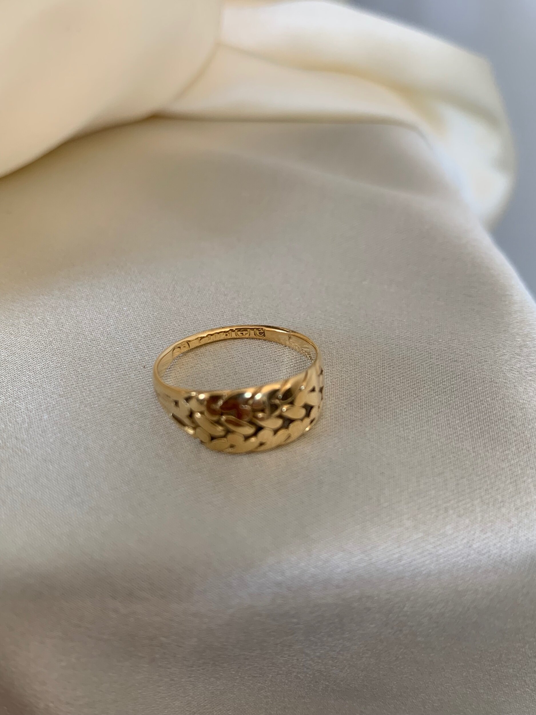 F5E84E0E-4BDC-4CD9-9C57-8C2A8A719D42