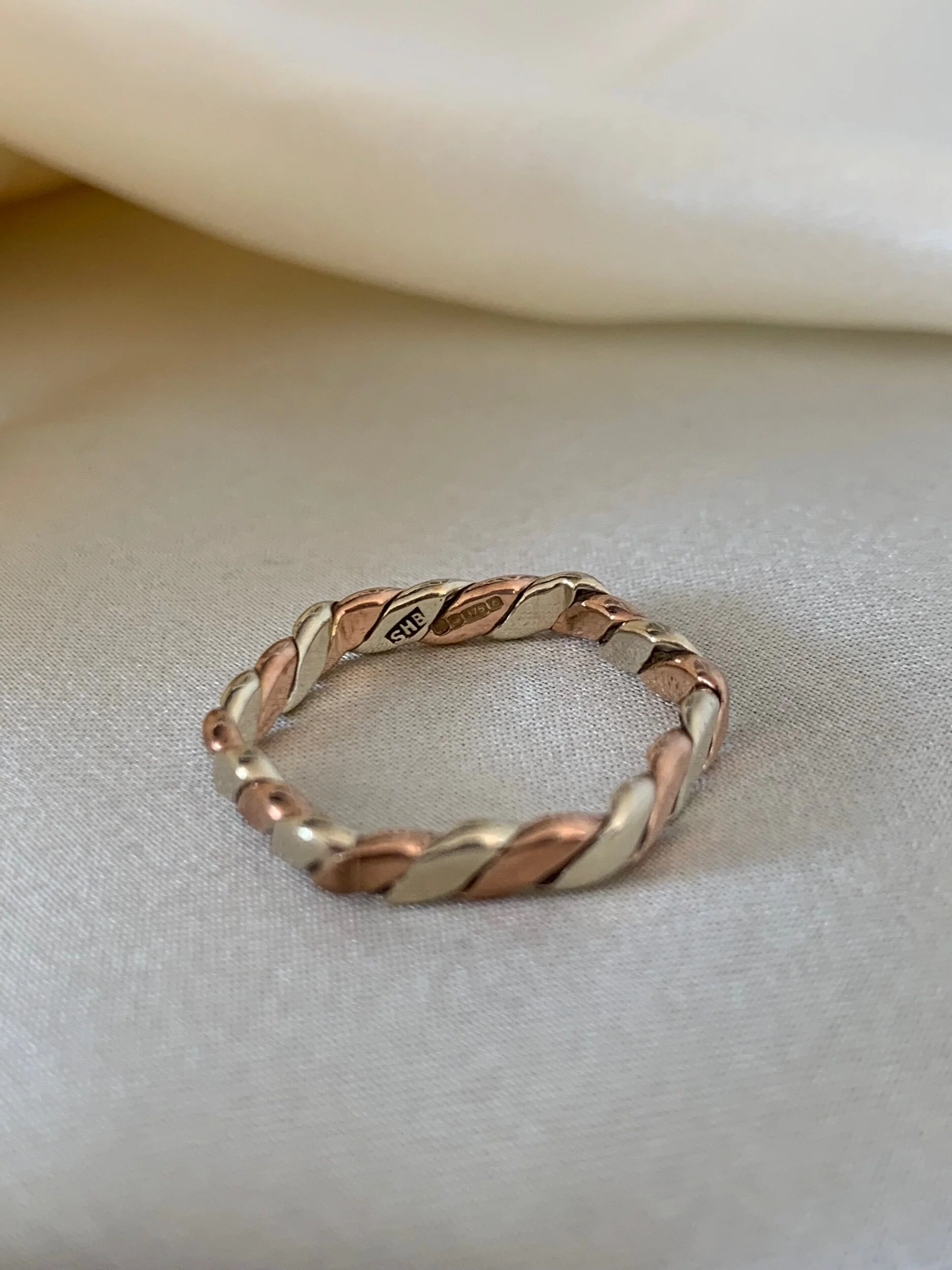 6059FF3E-DF89-42B1-A158-96E773020634