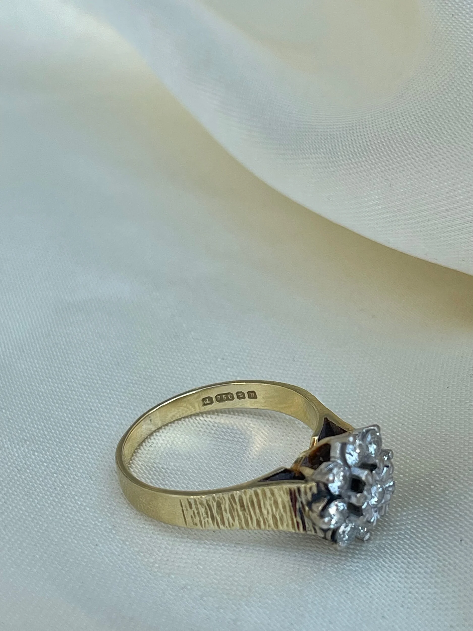 7BF81CB5-7035-44D9-AFB2-42DFF8529005