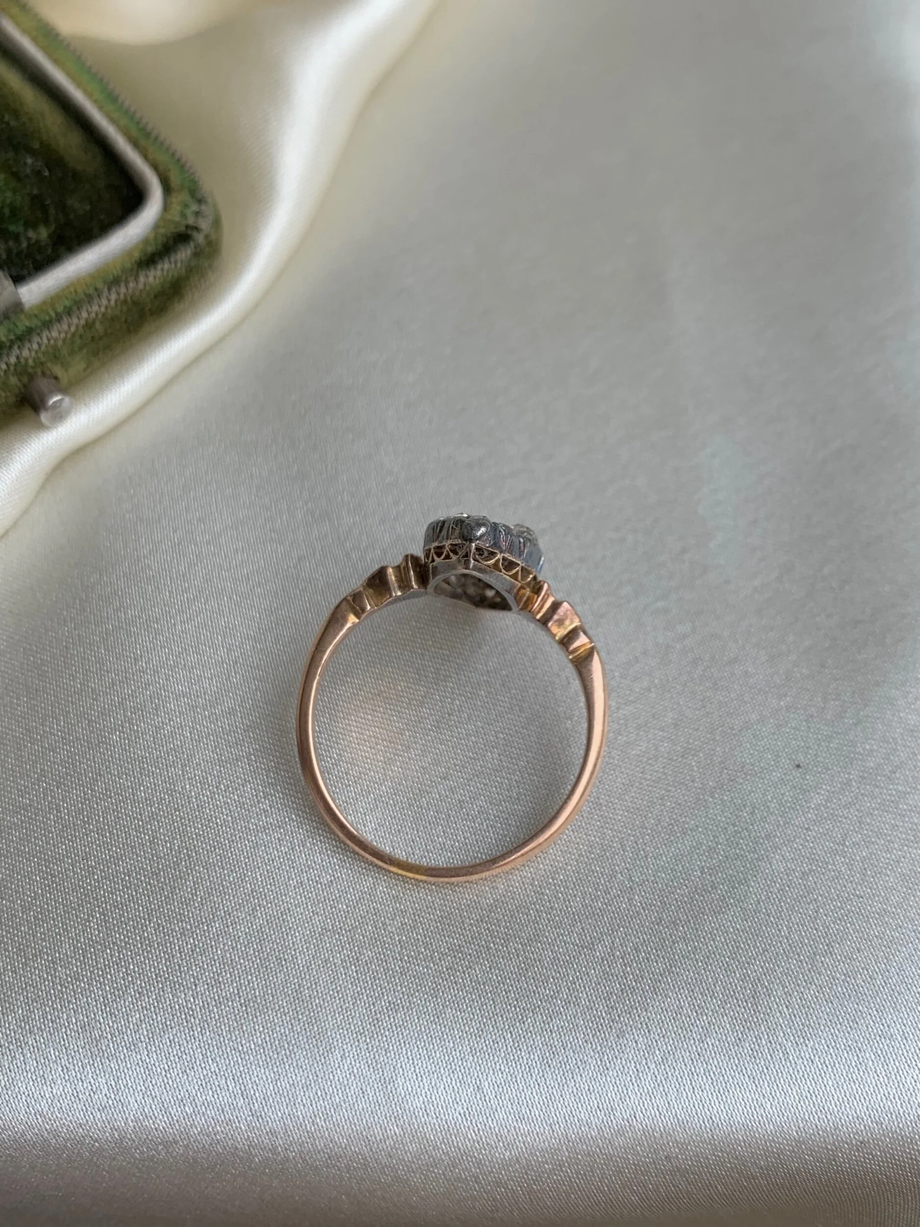 FF242ABF-C54D-49CA-A710-6548ECFCB20A