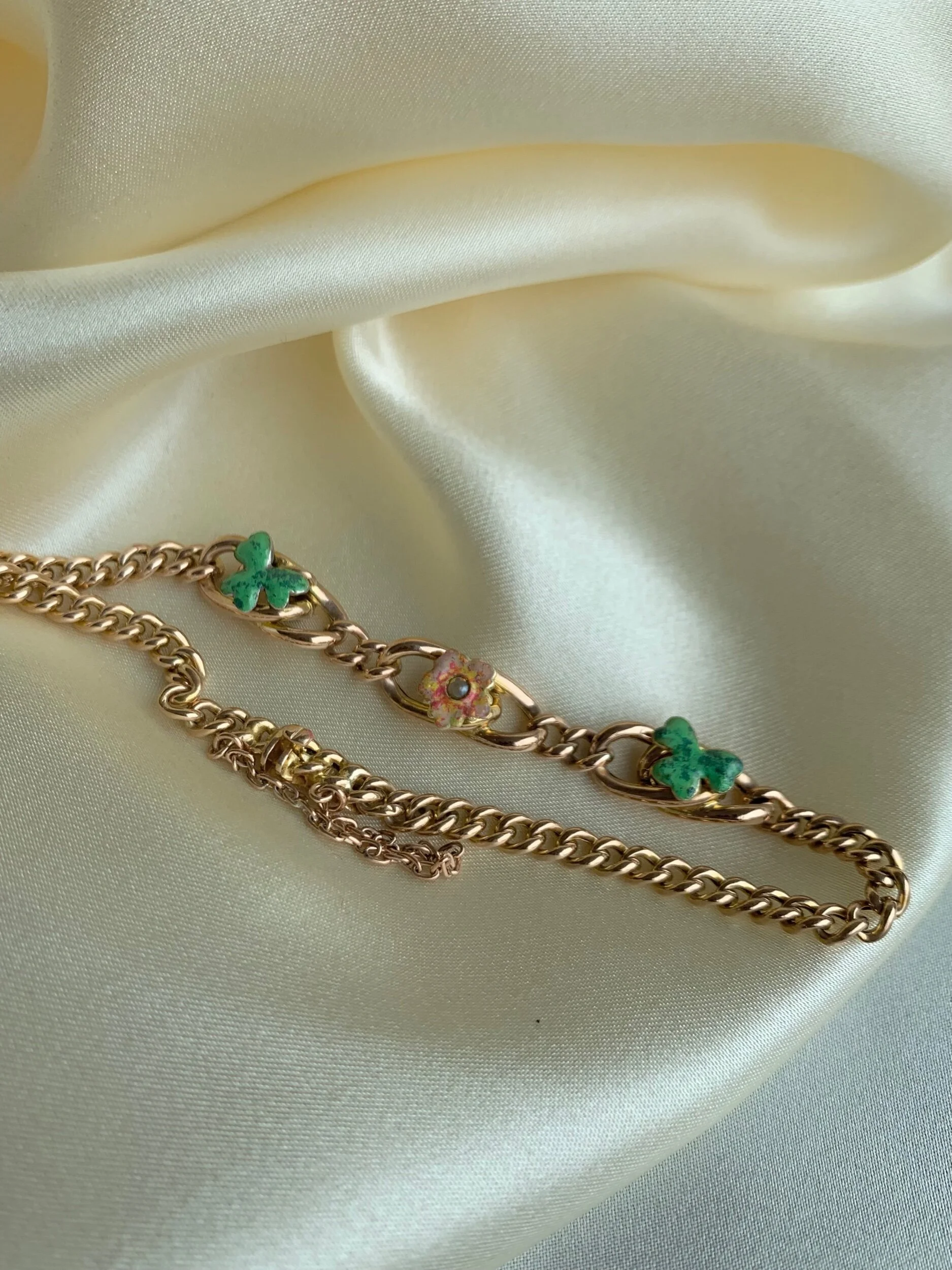 3F687F40-3D01-4C9D-85A3-5398861D5093