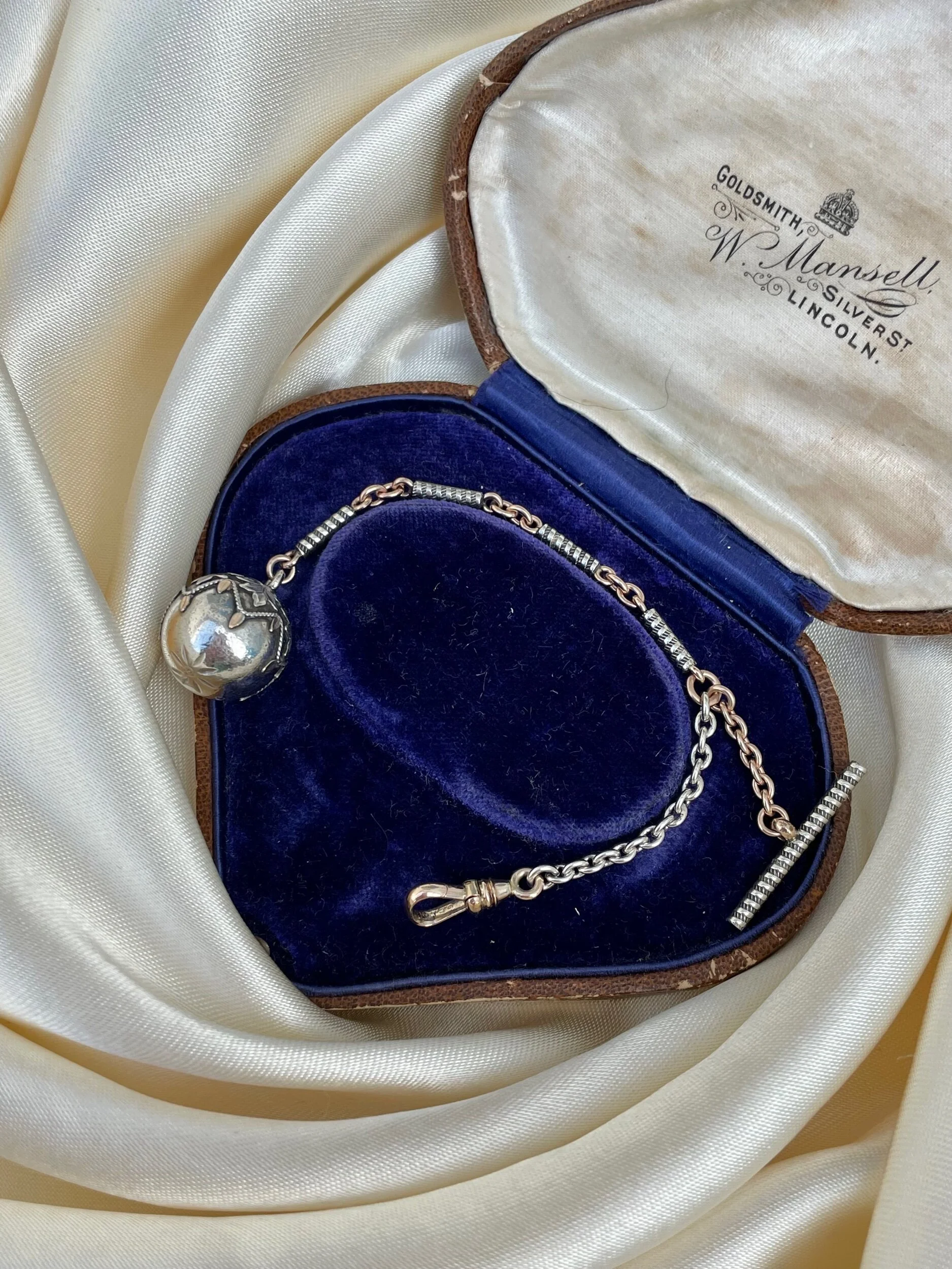 DA989C08-4924-4BE8-87D0-F943D64C007D