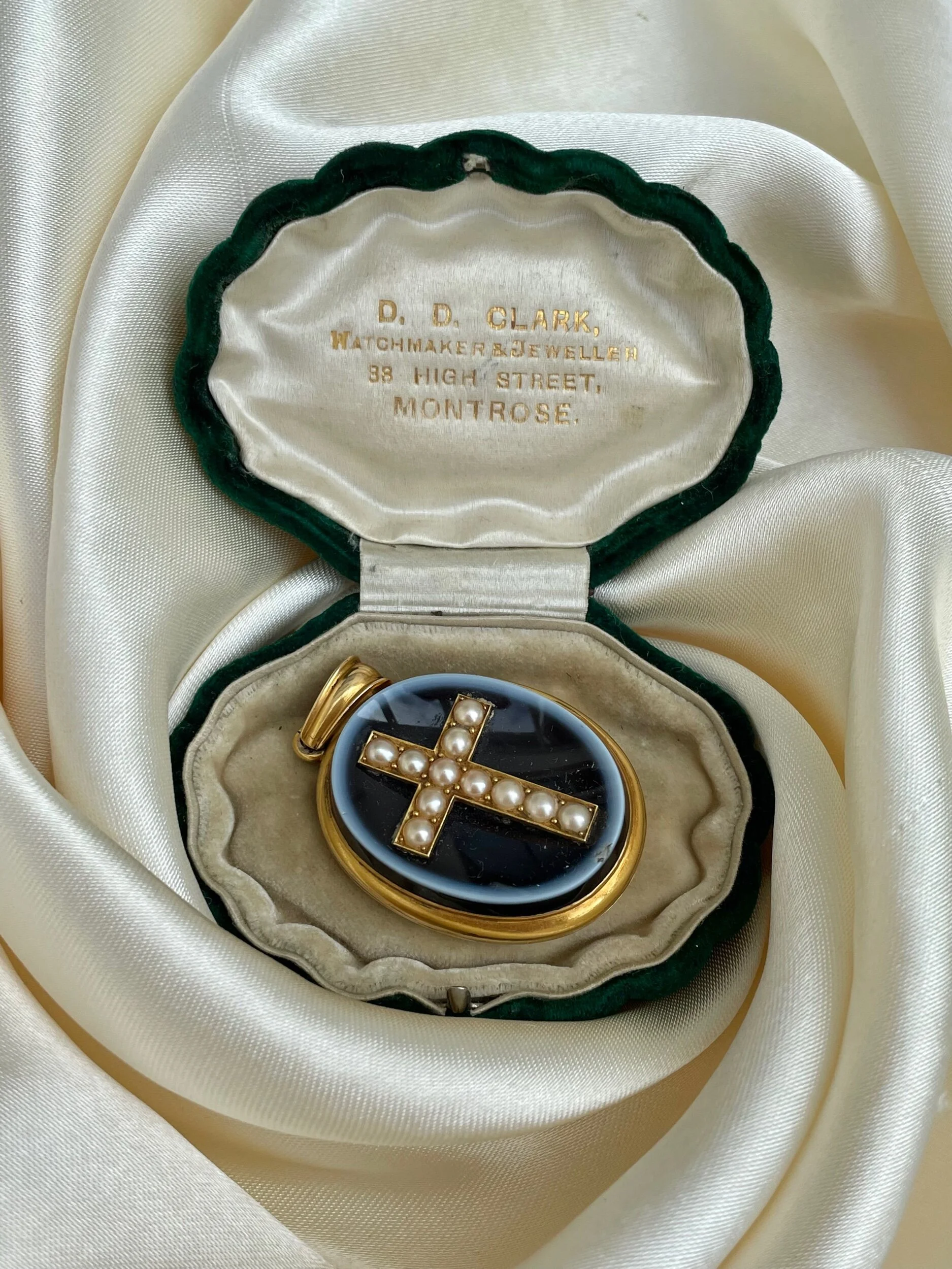 07164F42-2408-4A00-89ED-25D5E2BE826C