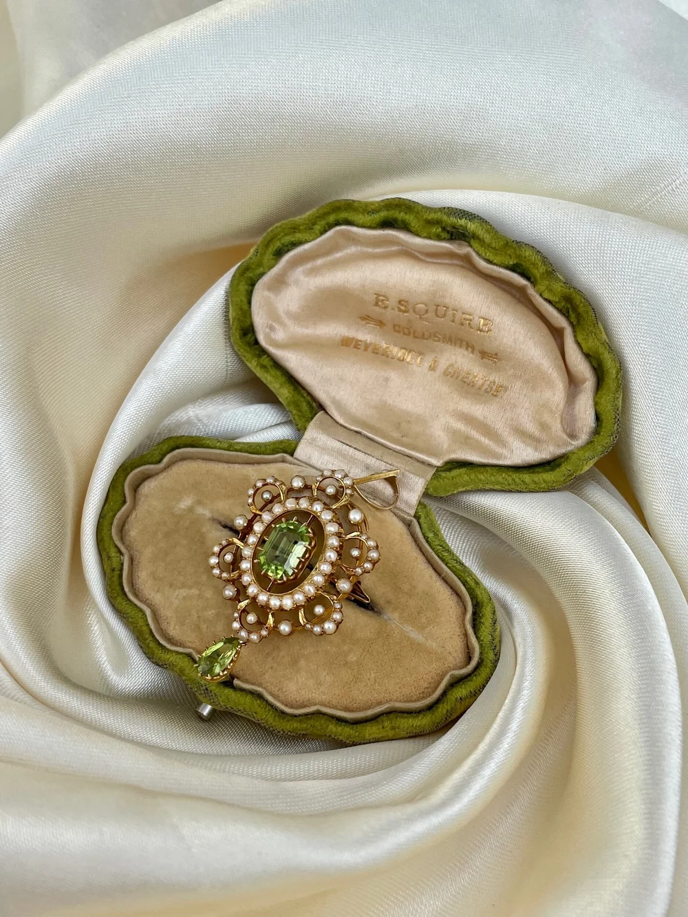 Broche Vintage Cristaux Péridot Sur Laiton - Bijou Ancien Unique, Occasion