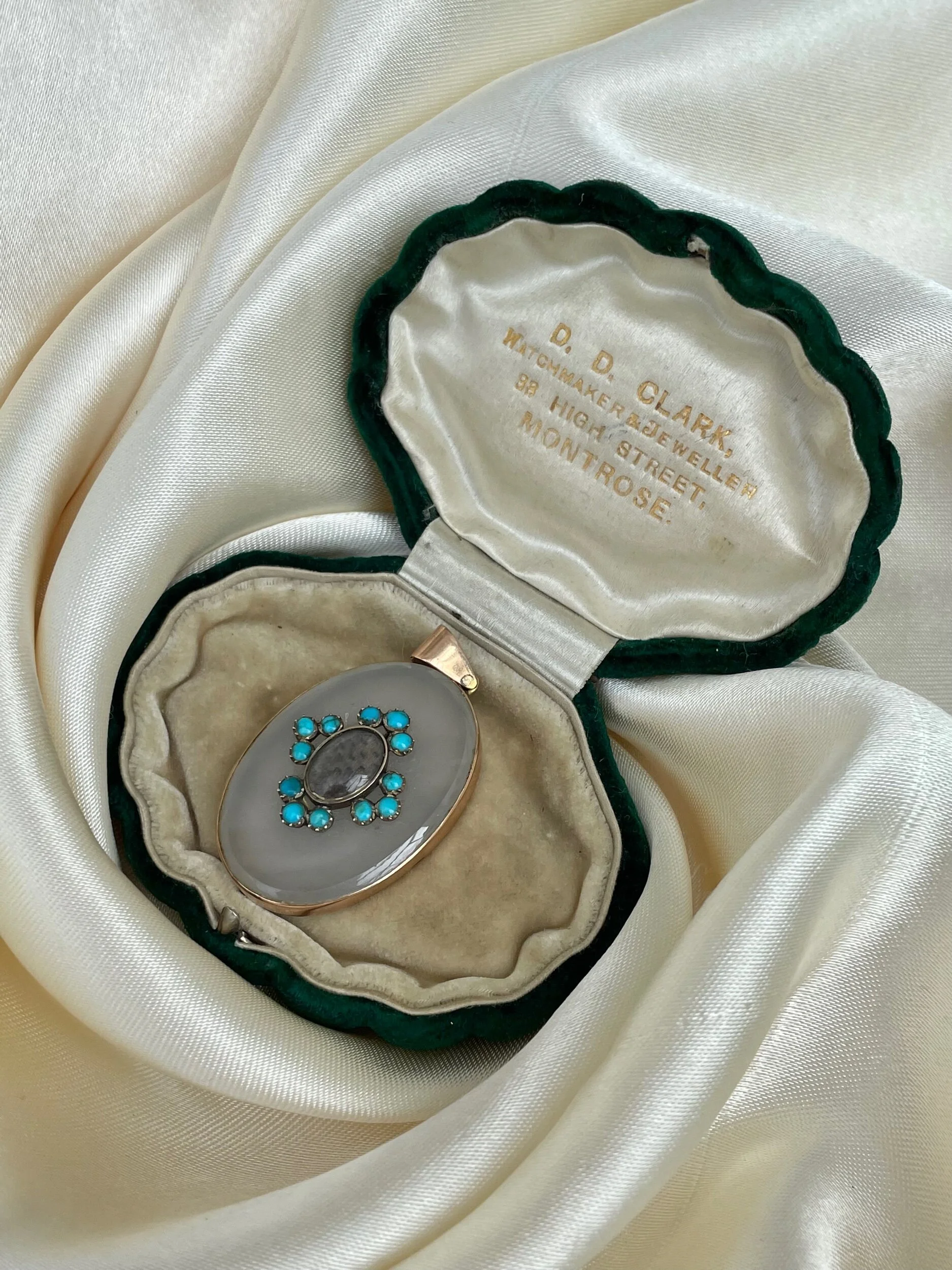 D5B985AC-F62D-47BE-83F7-8FB476FDBA74