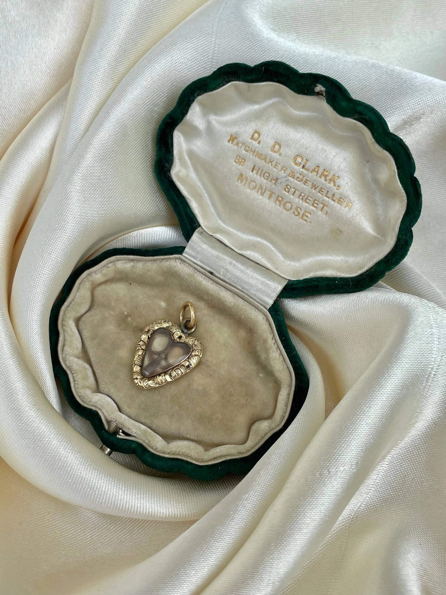 2EB41B68-28F3-42DC-8777-F427C419C29B