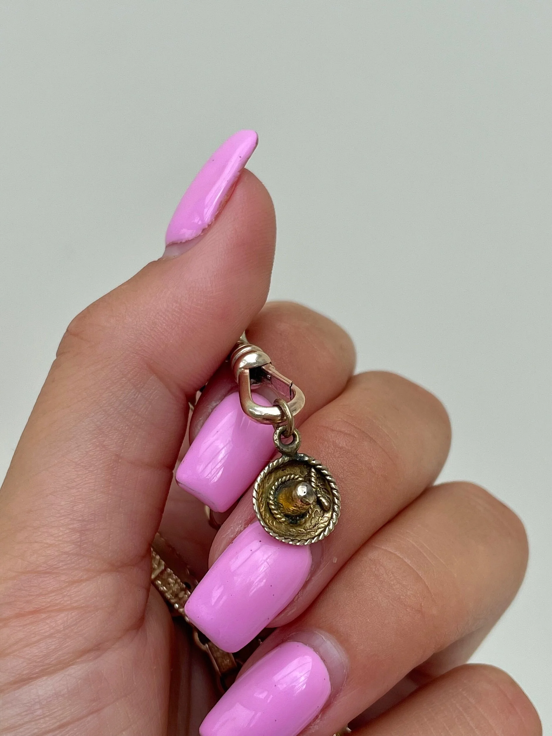 70E93CDF-75DC-476A-BF5D-EAE51E463DE1