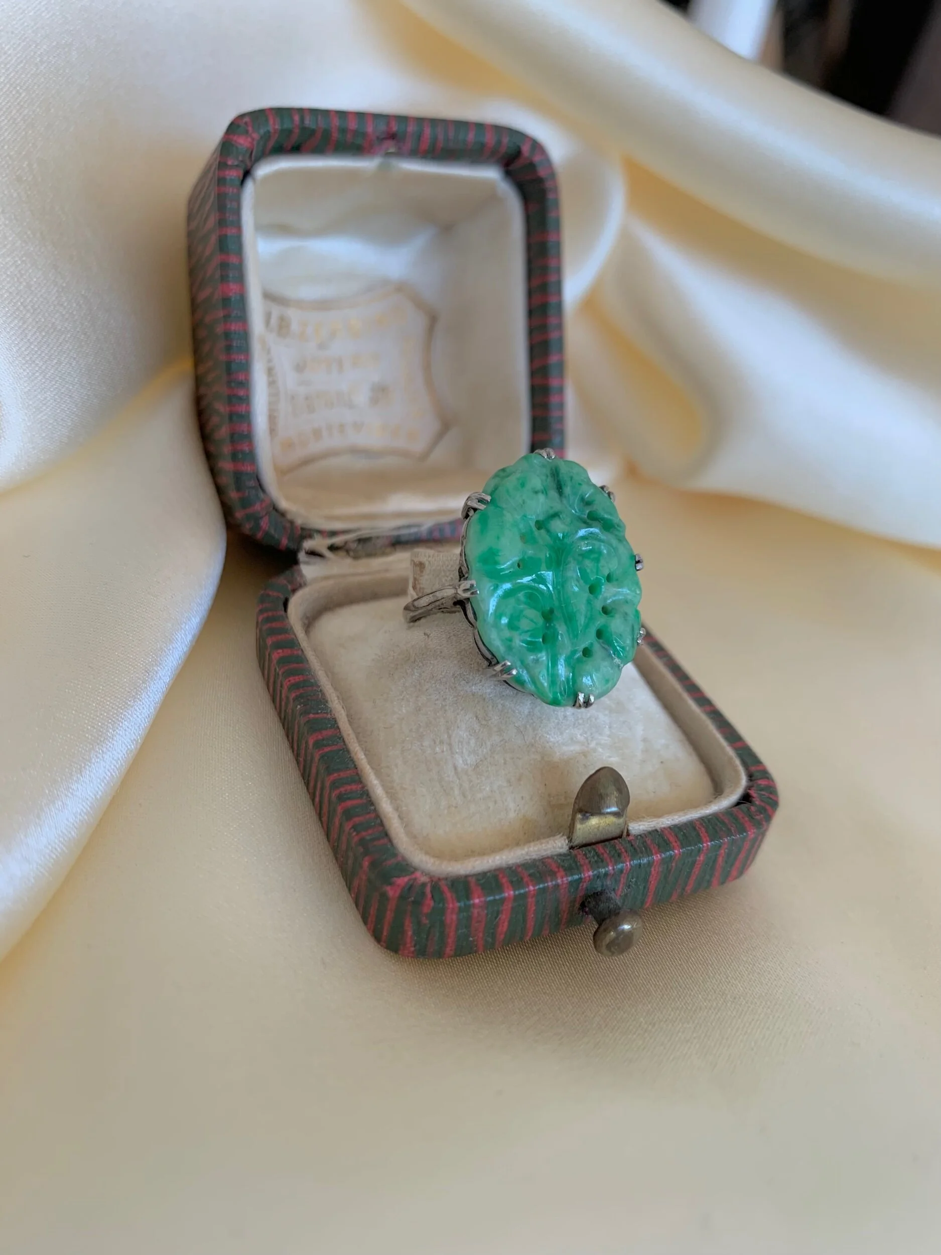 EE18DF48-62DC-4C31-B04C-493E093E32A1