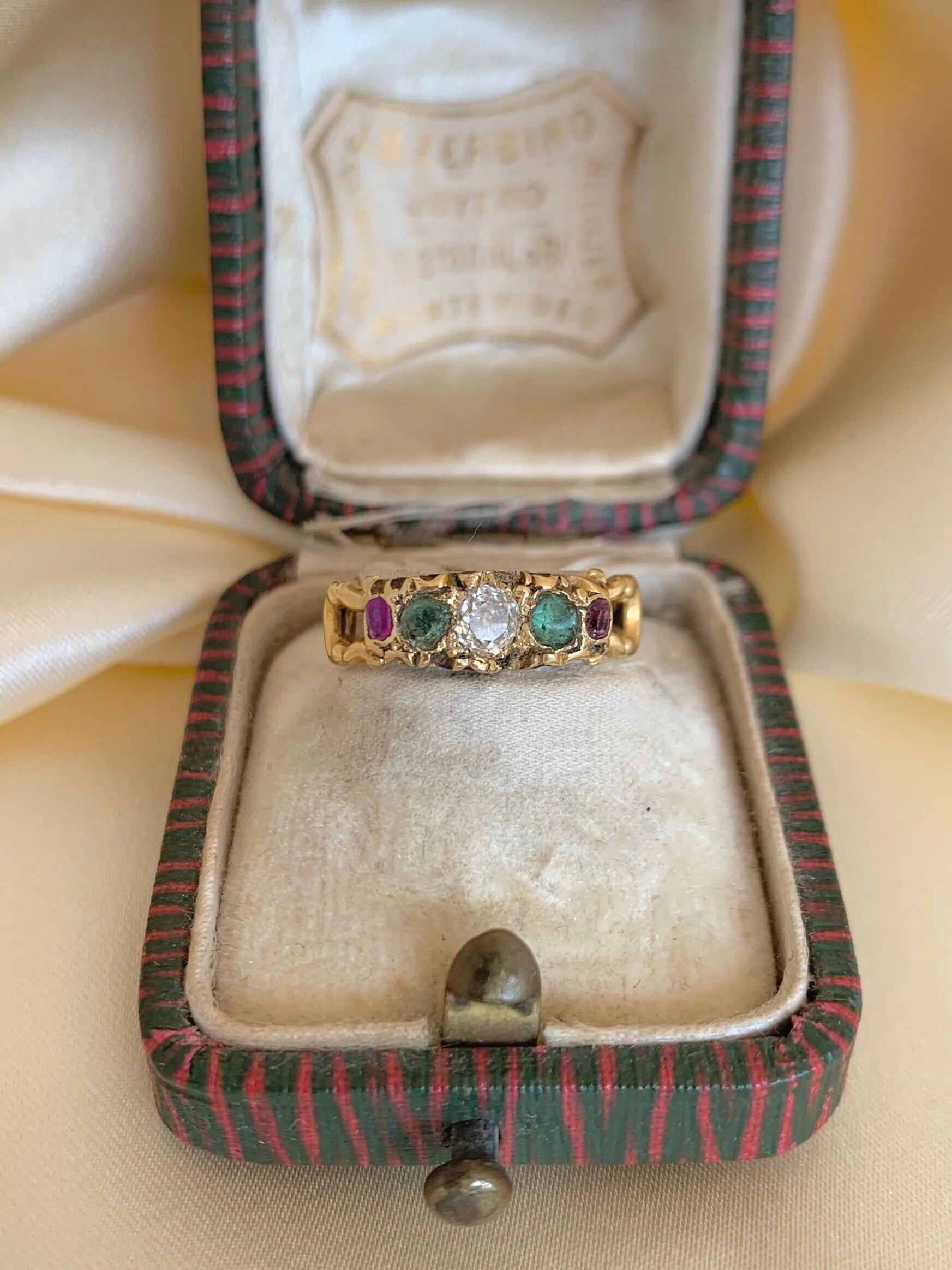 ADC177B9-0742-4F77-99E6-96F510633E9D