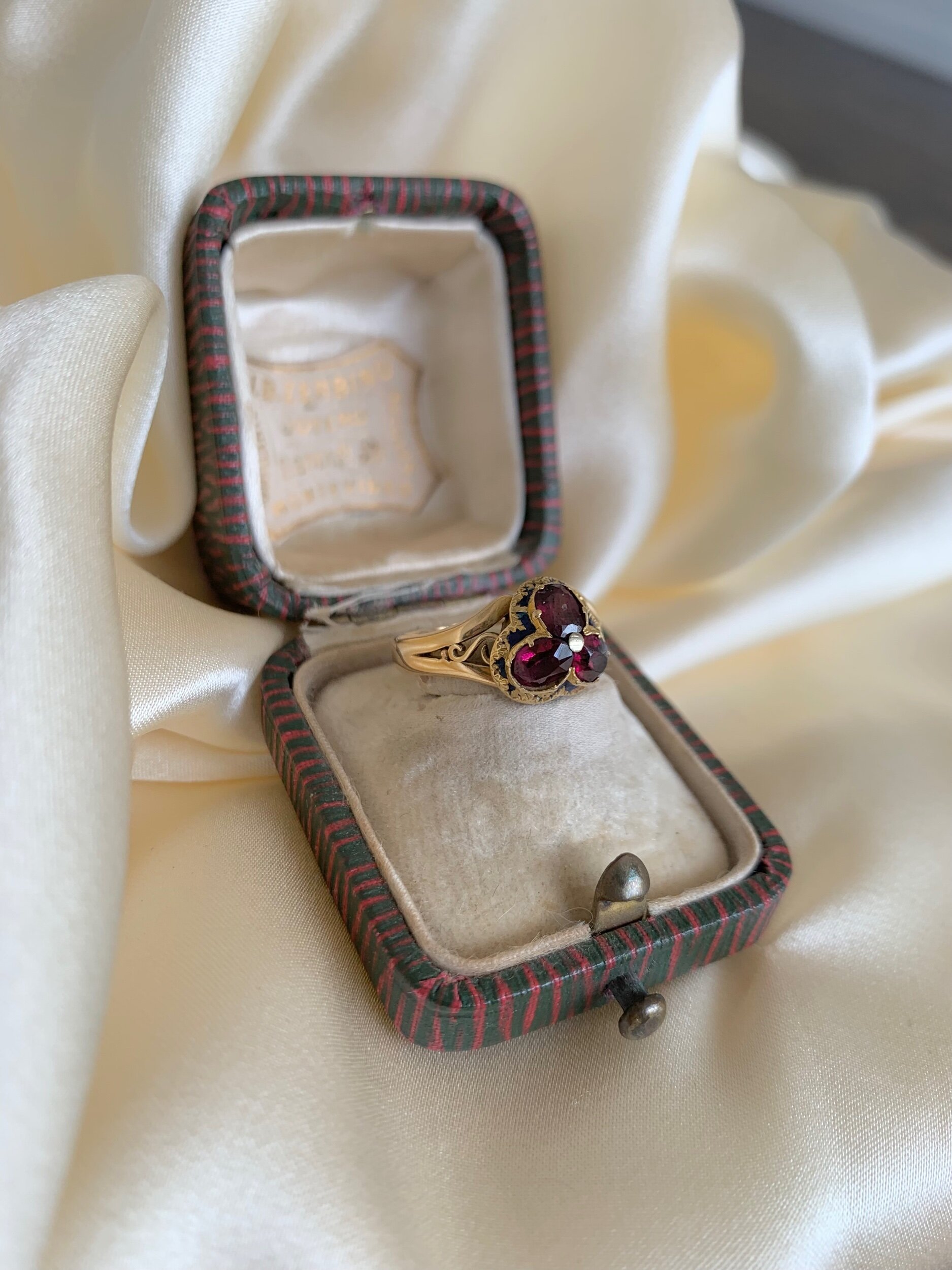 C6853977-F071-4037-AA1D-5B0328738C86