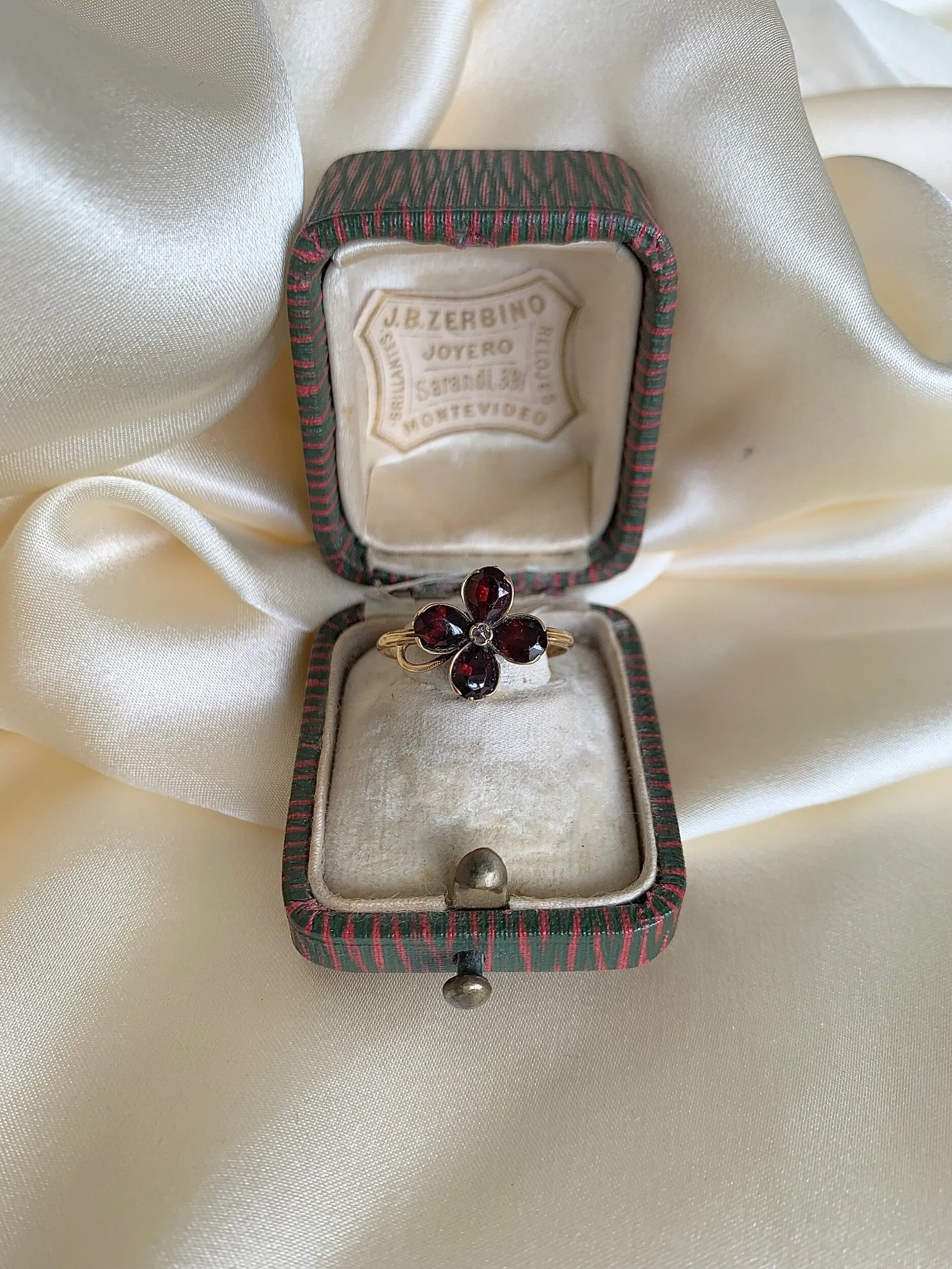 39AD6469-32E6-4003-B5DF-5A7BD4F18616