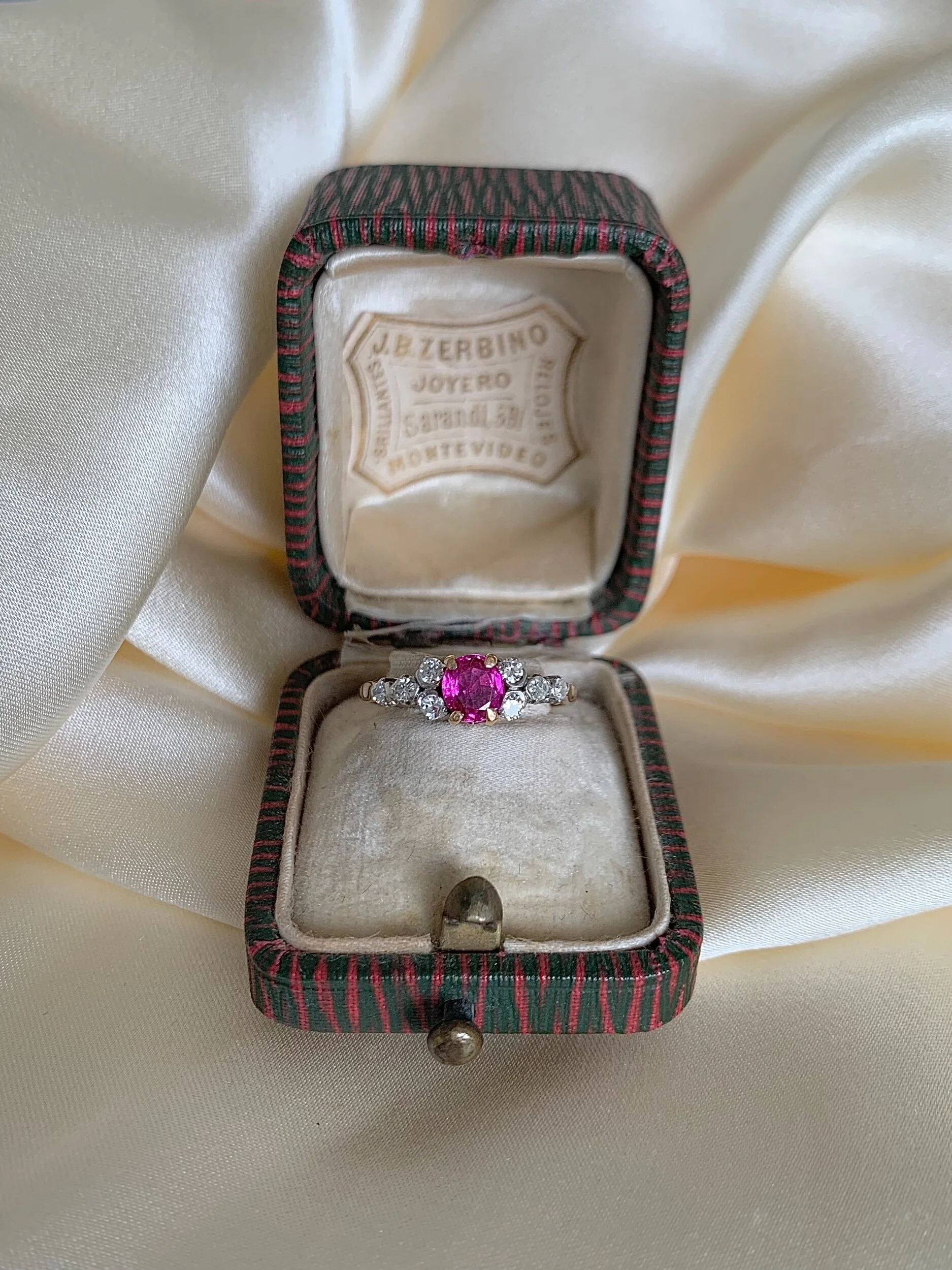 BF5B6109-1291-48E8-8362-0D025A523315