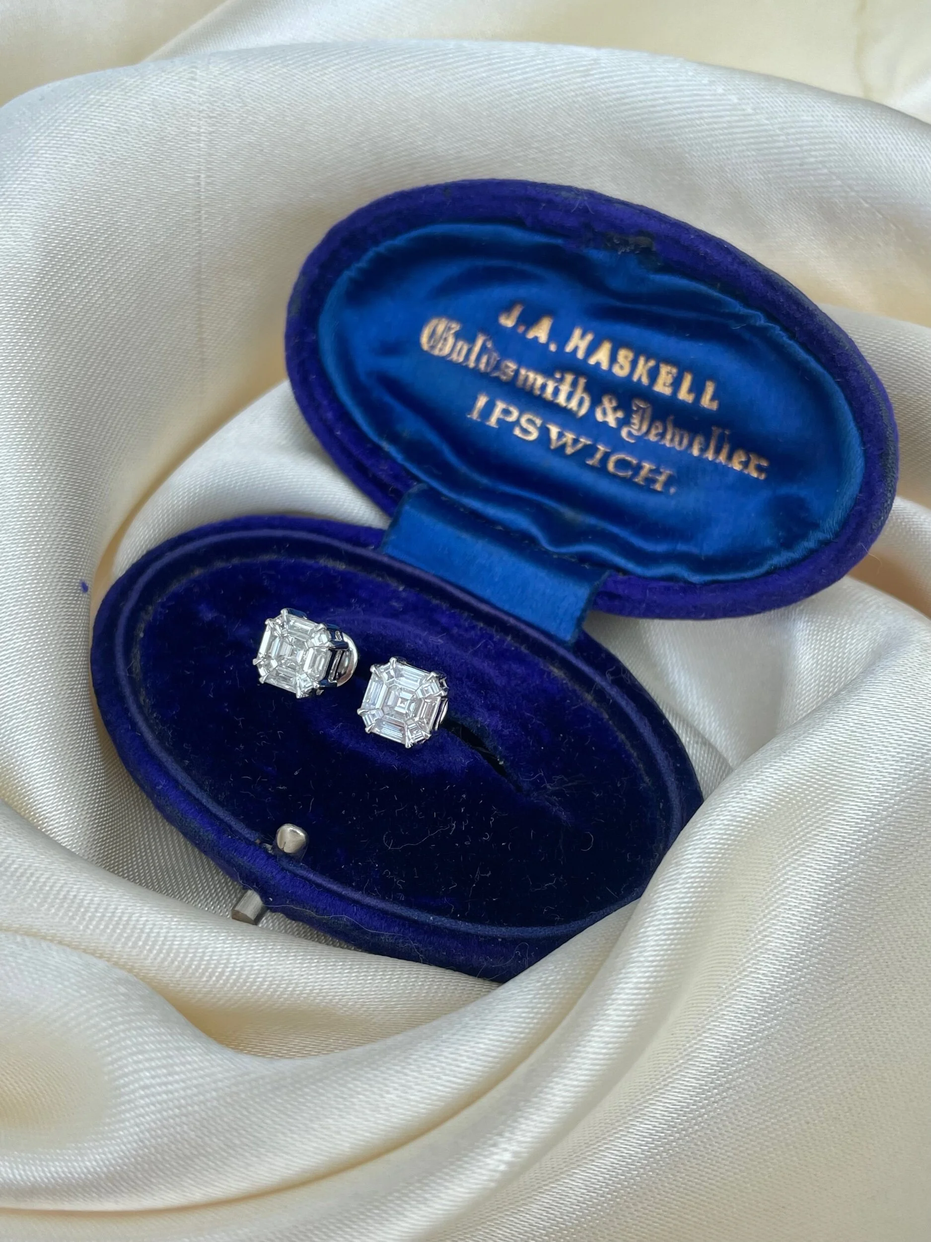 142723AF-FFA5-4A9B-8995-98C80AF34D8A