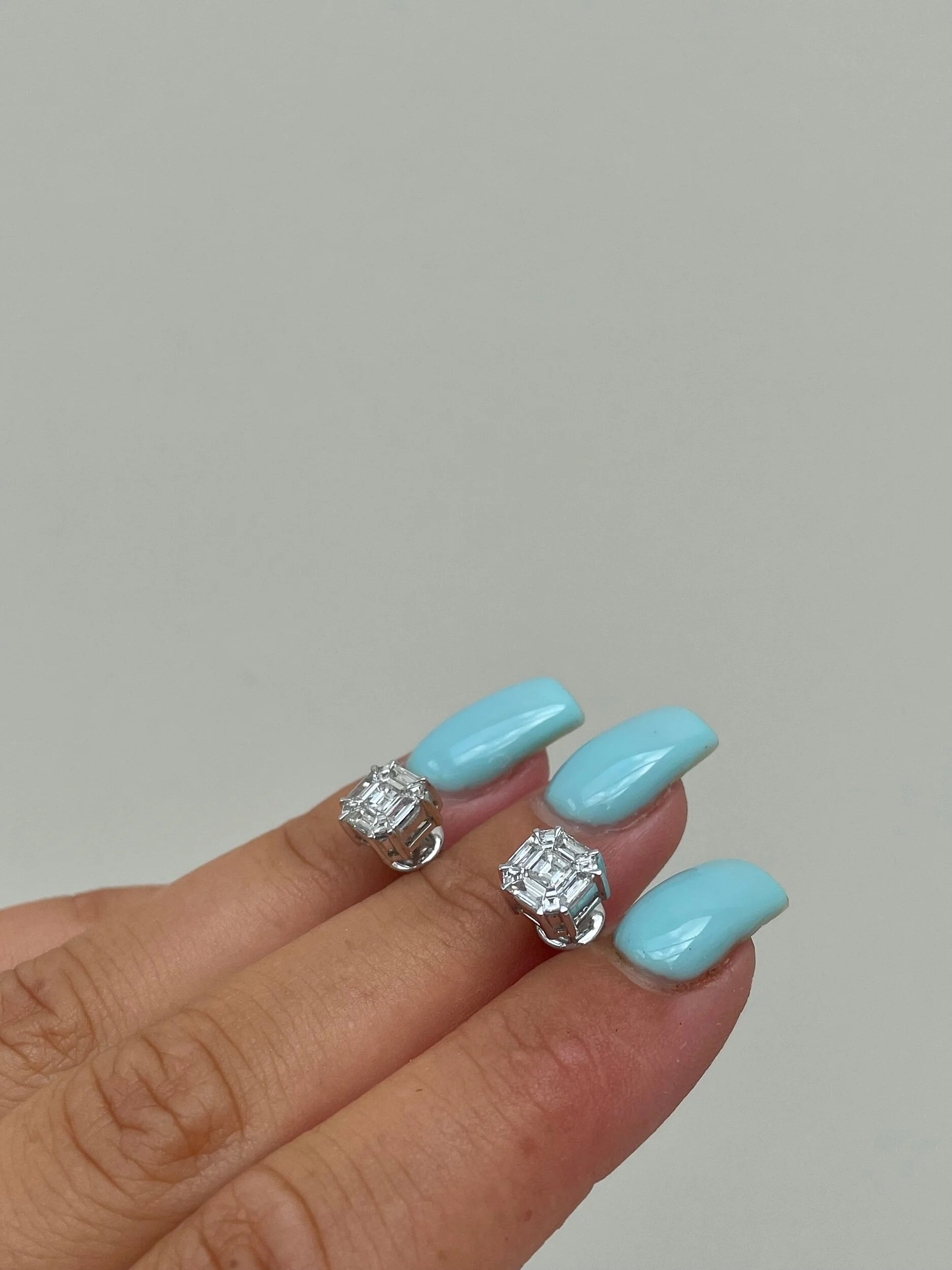 A901775E-40A6-4A83-A422-B6BCF2687E00