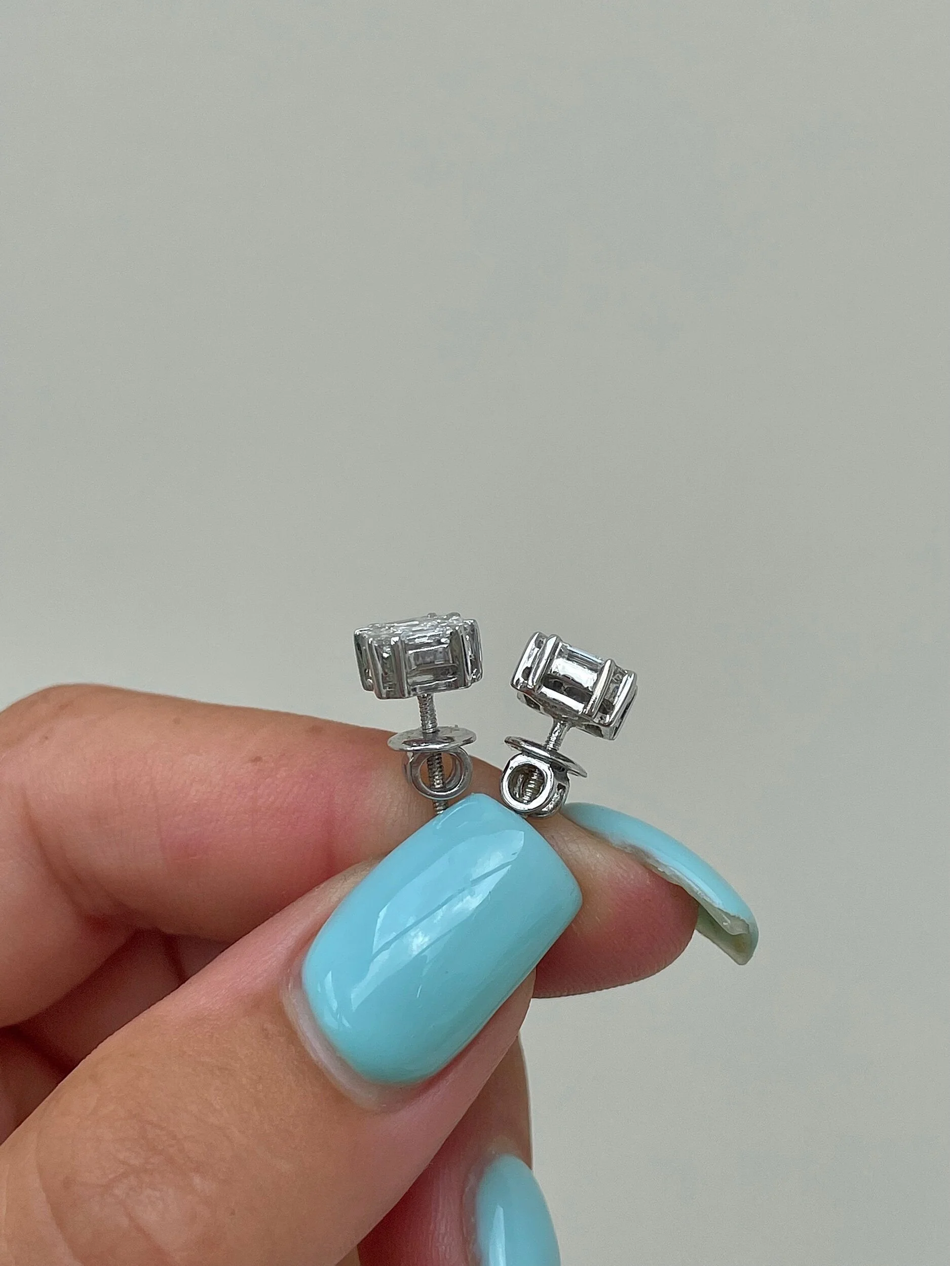 FC78DA49-D5BA-42B3-BA2E-AA88B73CFC97