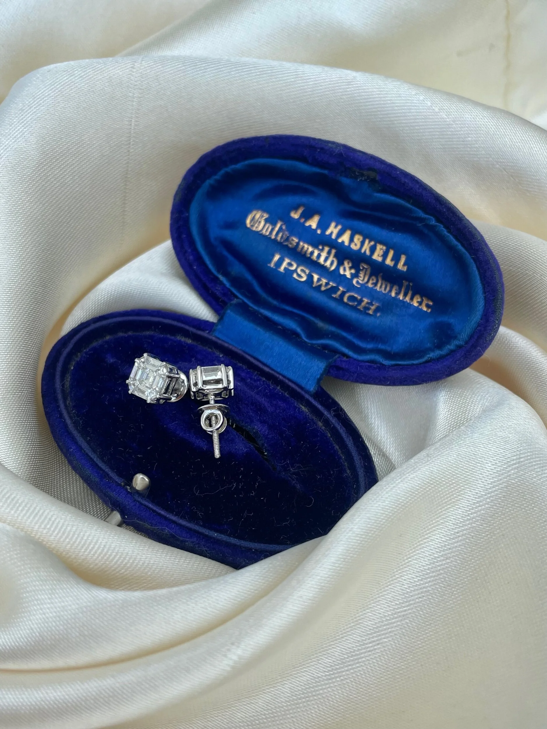 2EB8C610-18BE-4146-9726-8B3C71A32281